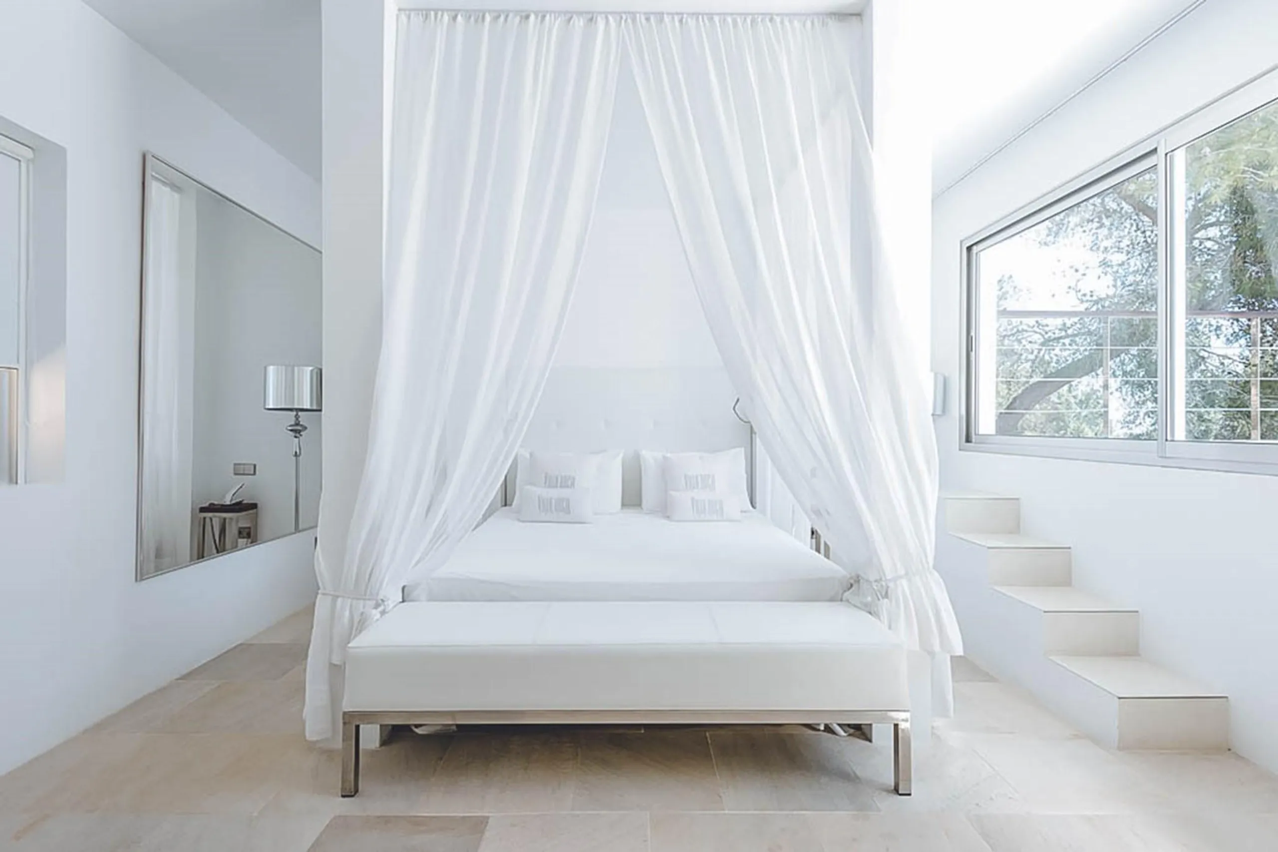 Lavish Villa in Ibiza with Pool and Breathtaking Panoramic Views — photograph 7