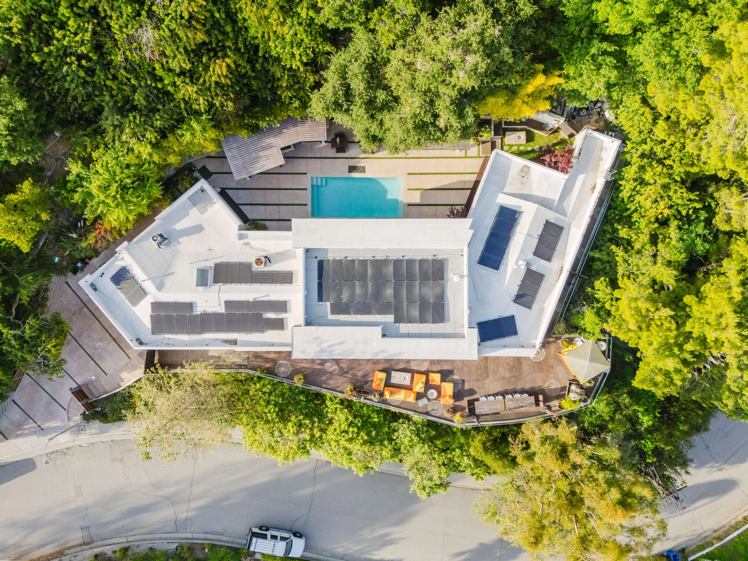 Captivating Zen Estate with Private Pool — photograph 5