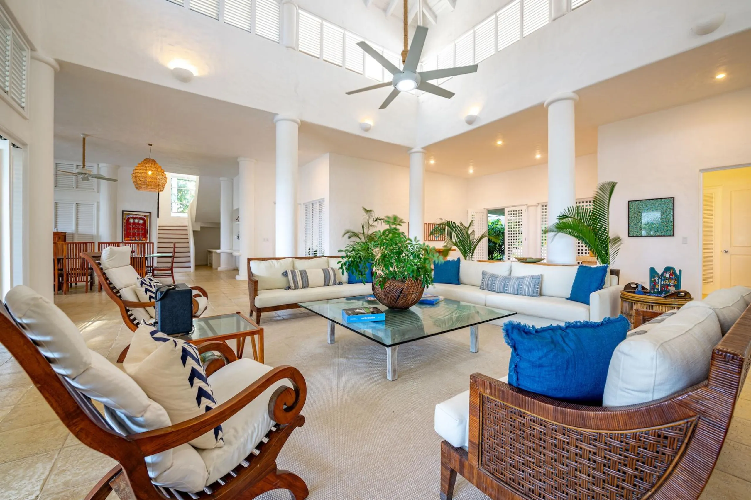 Breathtaking Beachfront Villa with Private Pool, Beach and Sea Views — photograph 6