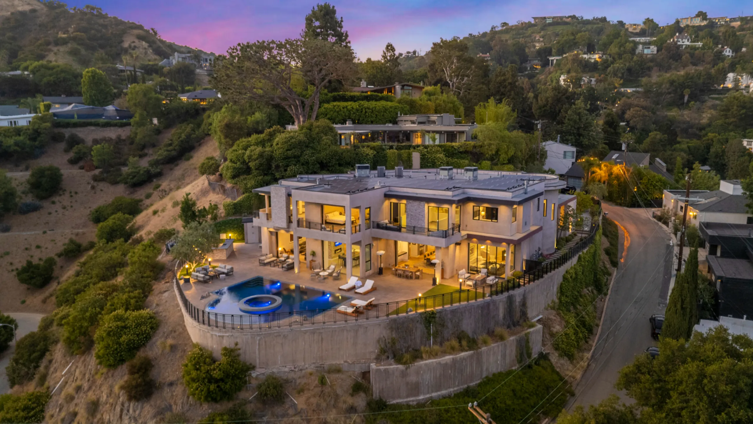Exclusive Hill Side Estate With Private Pool, Los Angeles