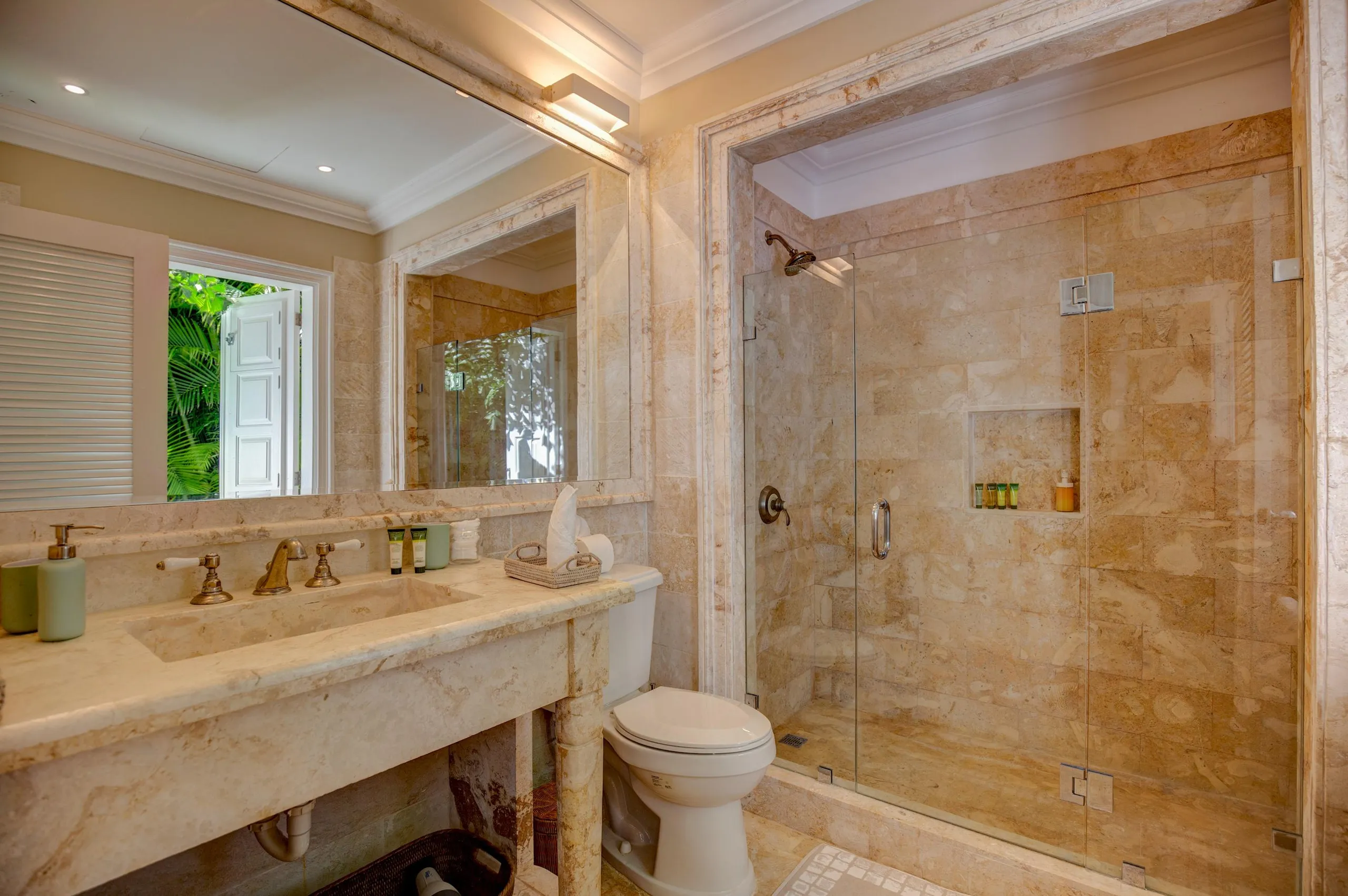 Splendid Six Bedroom Villa with Private Pool and Golf Views — photograph 12