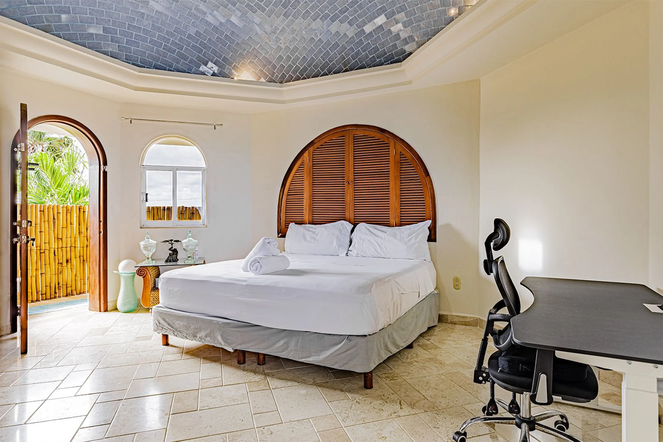 Splendid 8-Bedroom Beachfront Villa in Tankah, Tulum with Ocean Views & Cenote Access — photograph 11