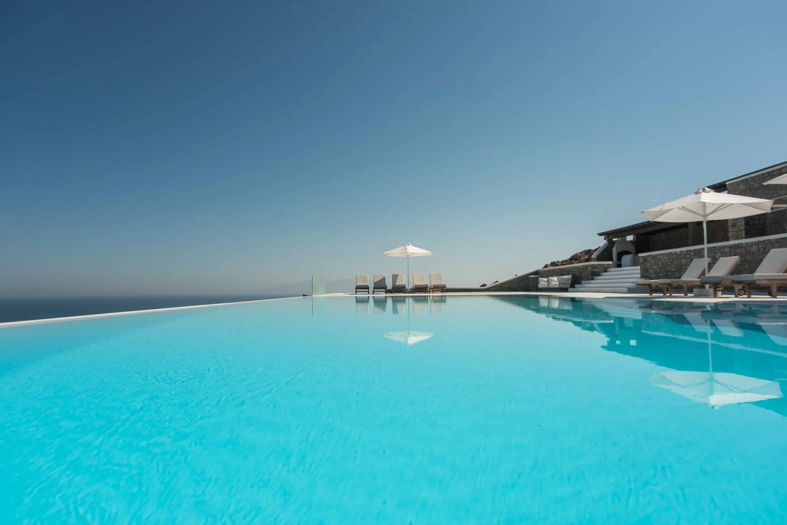 Palatial Mykonos Estate with with Invigorating Pool and Dining Al-Fresco — photograph 5