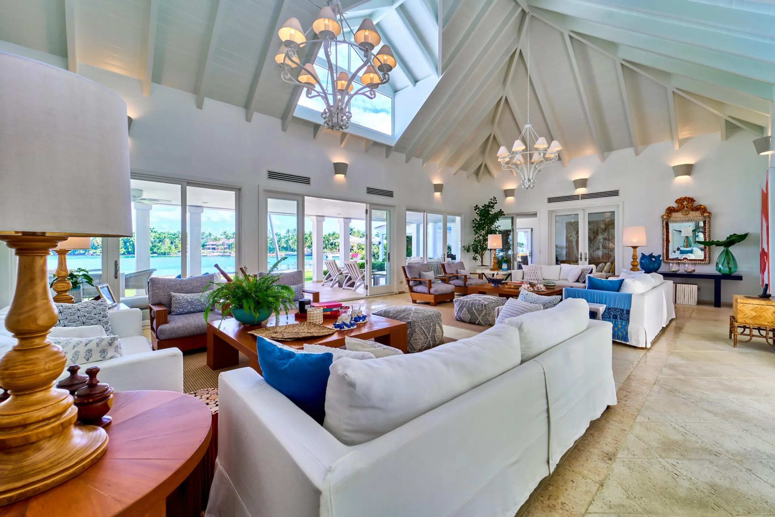 Elegant Serenity in Punta Minitas with Private Pool and Lovely Views — photograph 8