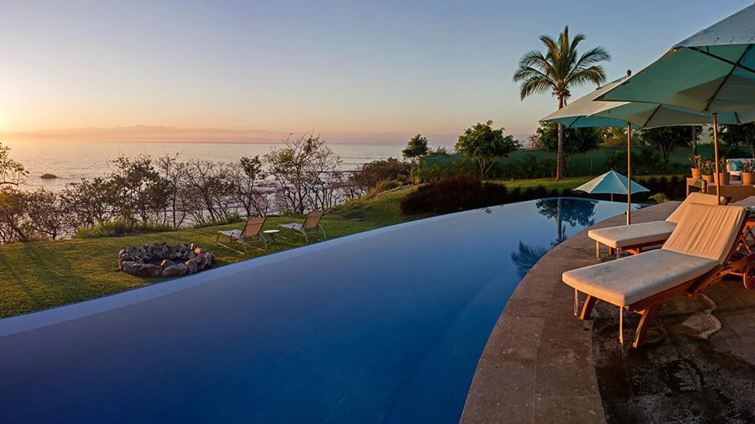 Distinguished La Punta Luxury Estate with Infinity Pool and Ocean Views — photograph 7