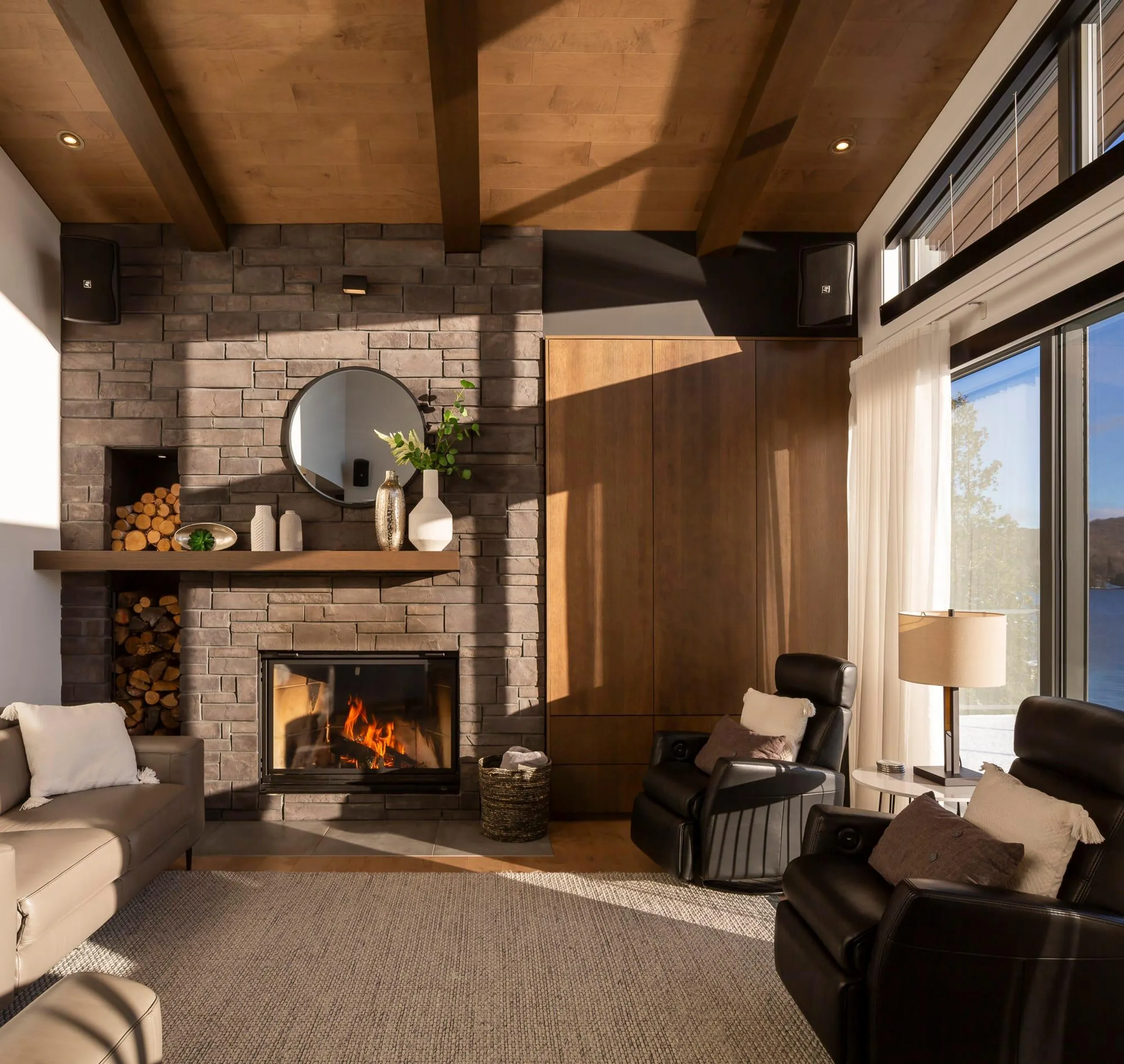 Lakeside Luxury Retreat With Spectacular Views — photograph 8