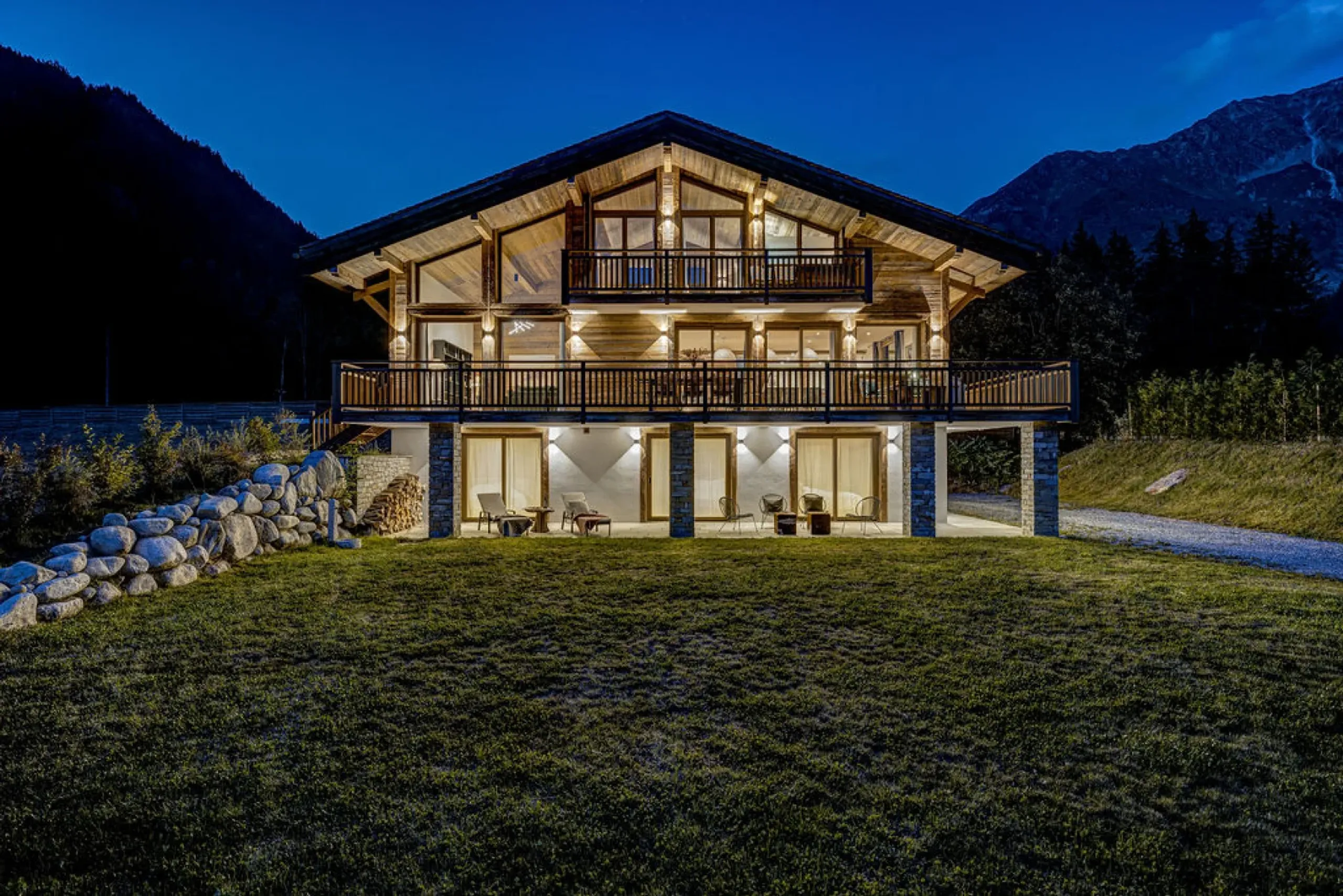 Brand New Argentière Chalet with Spa, Pool, & Mont-Blanc Views — photograph 2