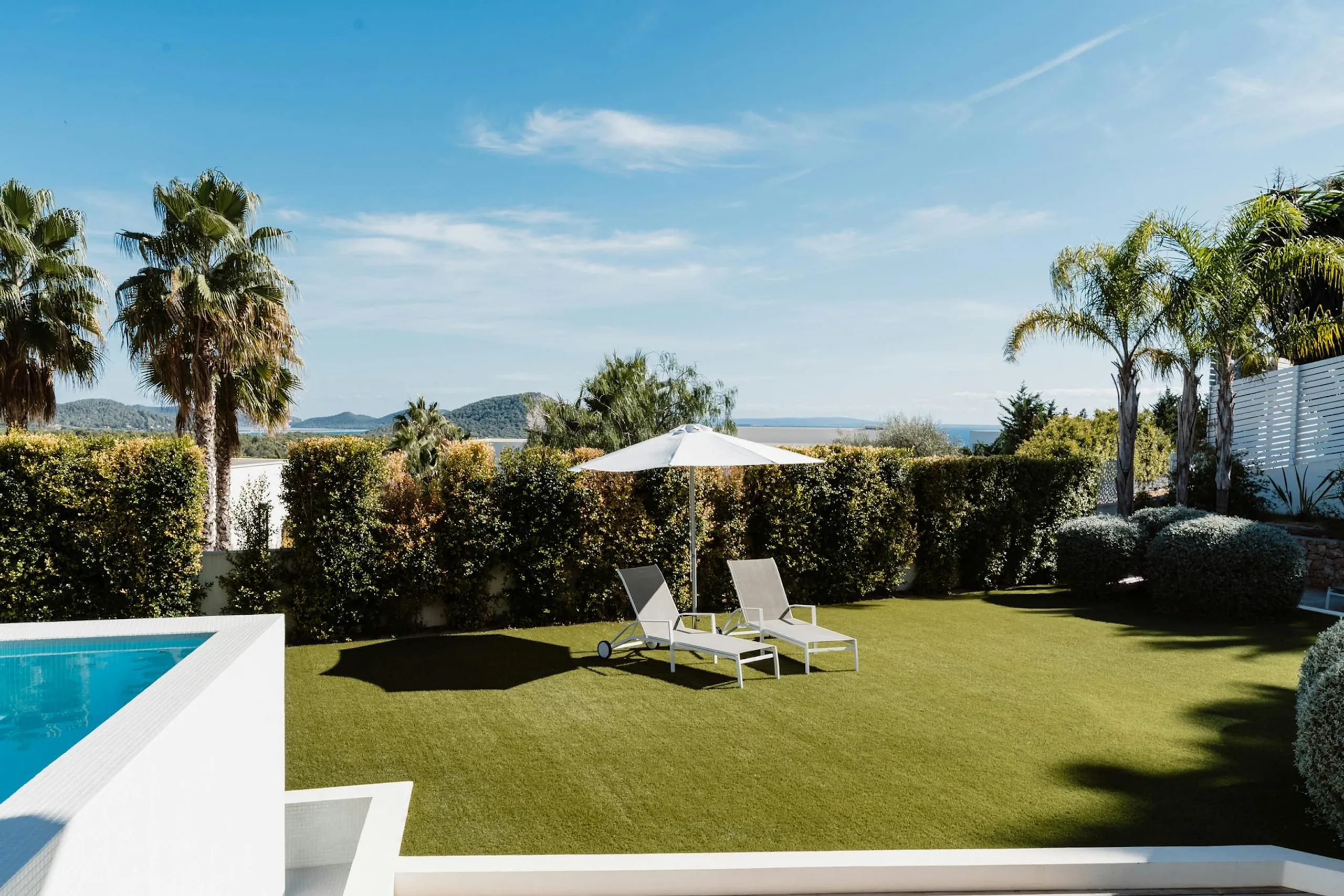 Contemporary Ibiza Villa with Private Pool and Sea Views — photograph 8