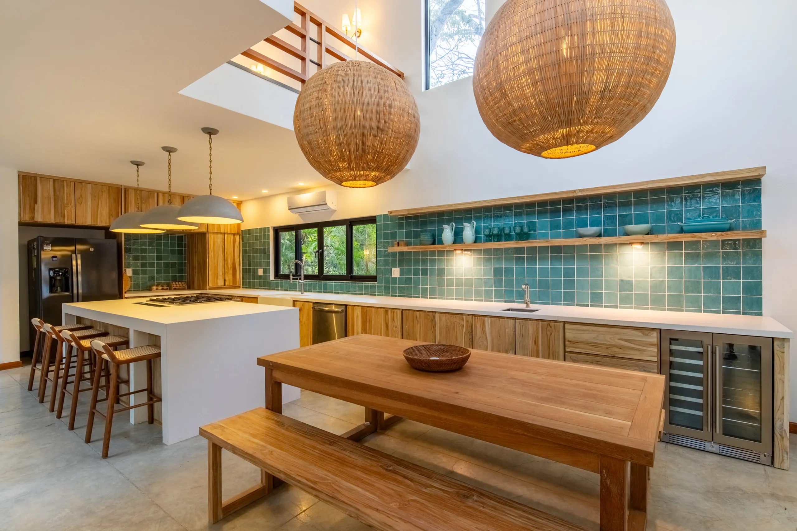 Modern Bali-Inspired Villa with Private Pool & Lush Privacy — photograph 8