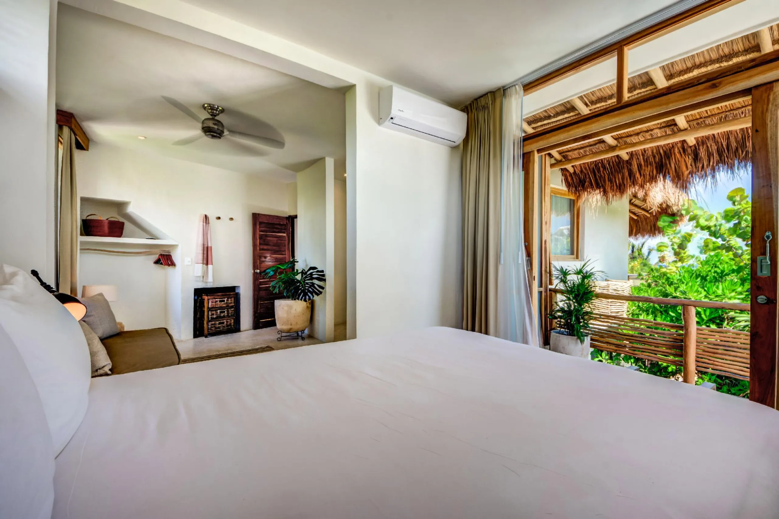 Tropical Luxury Tulum Villa Just Steps to the Beach — photograph 6