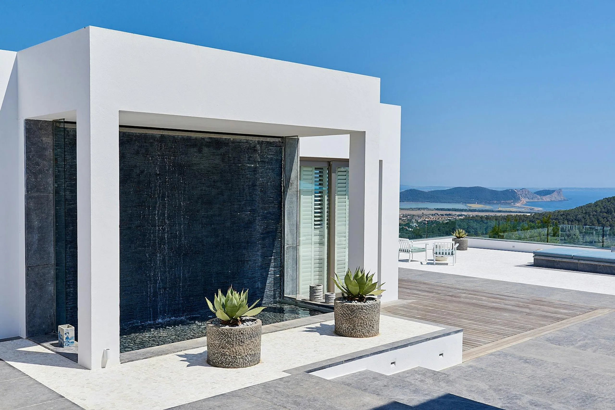 Superb Ibiza Villa with Infinity Pool and Ocean Views — photograph 6