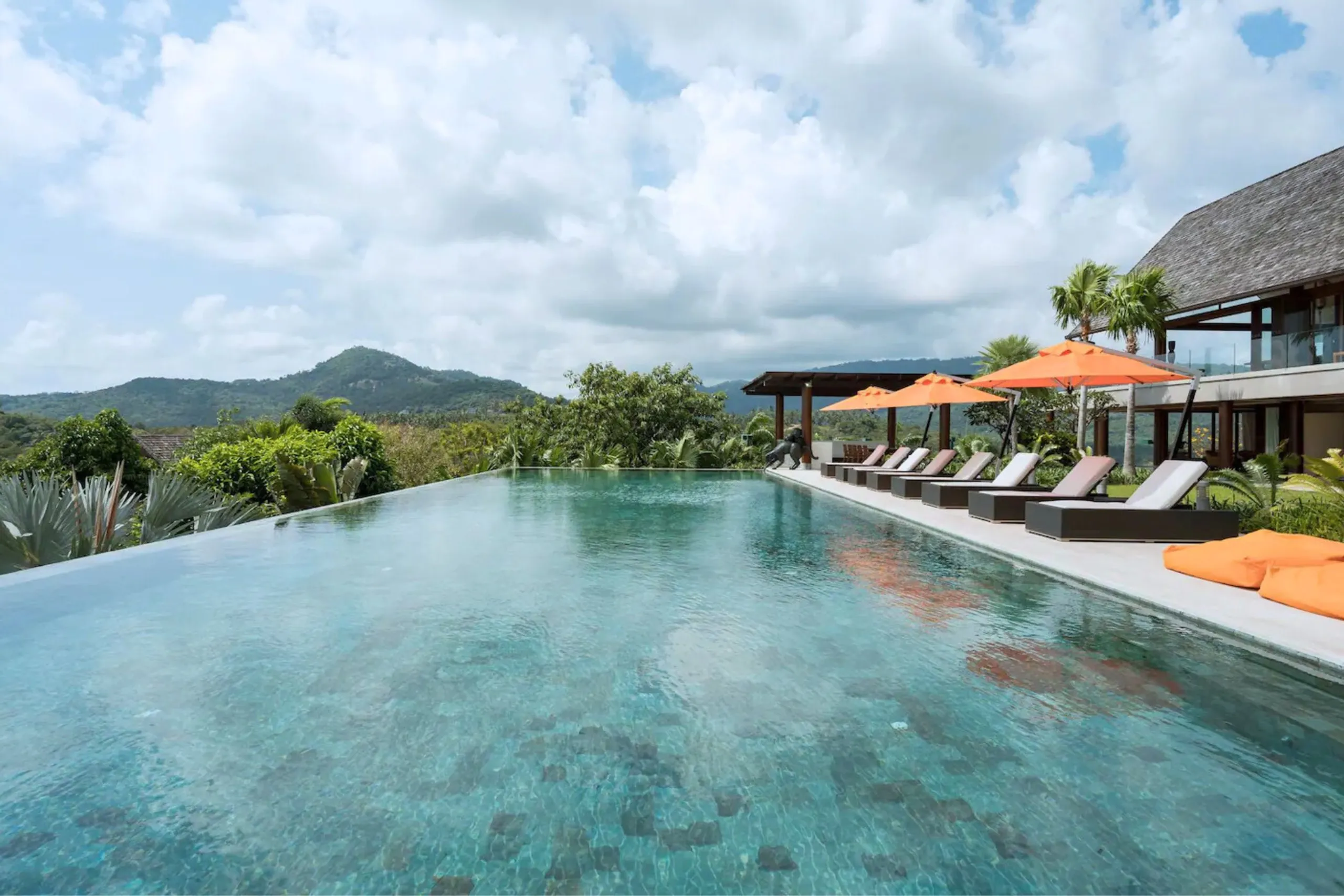 Classic Luxury in Koh Samui with 25 Meter Infinity Pool and Resort-Level Amenities, Bophut Bay