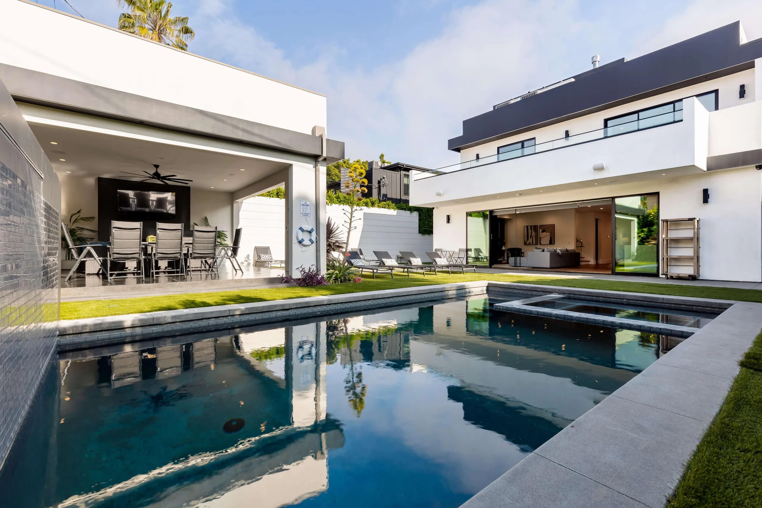 Los Angeles Grand Luxury Refined Style Villa with Home theater — photograph 7
