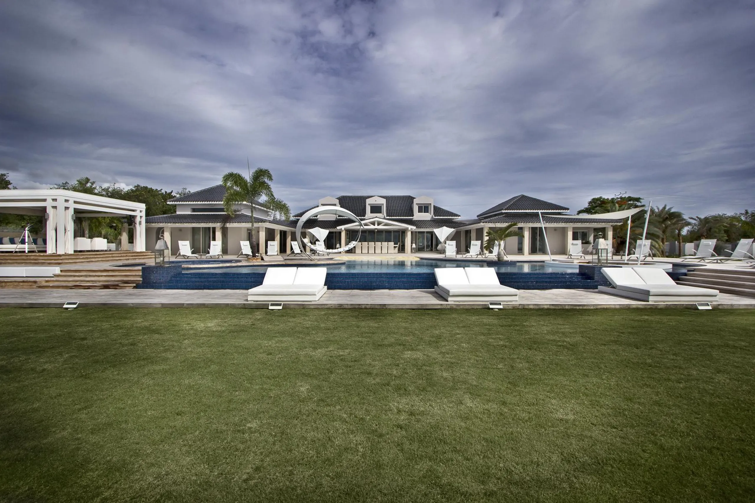 Majestic High-end Villa in Plum Bay Beach — photograph 11