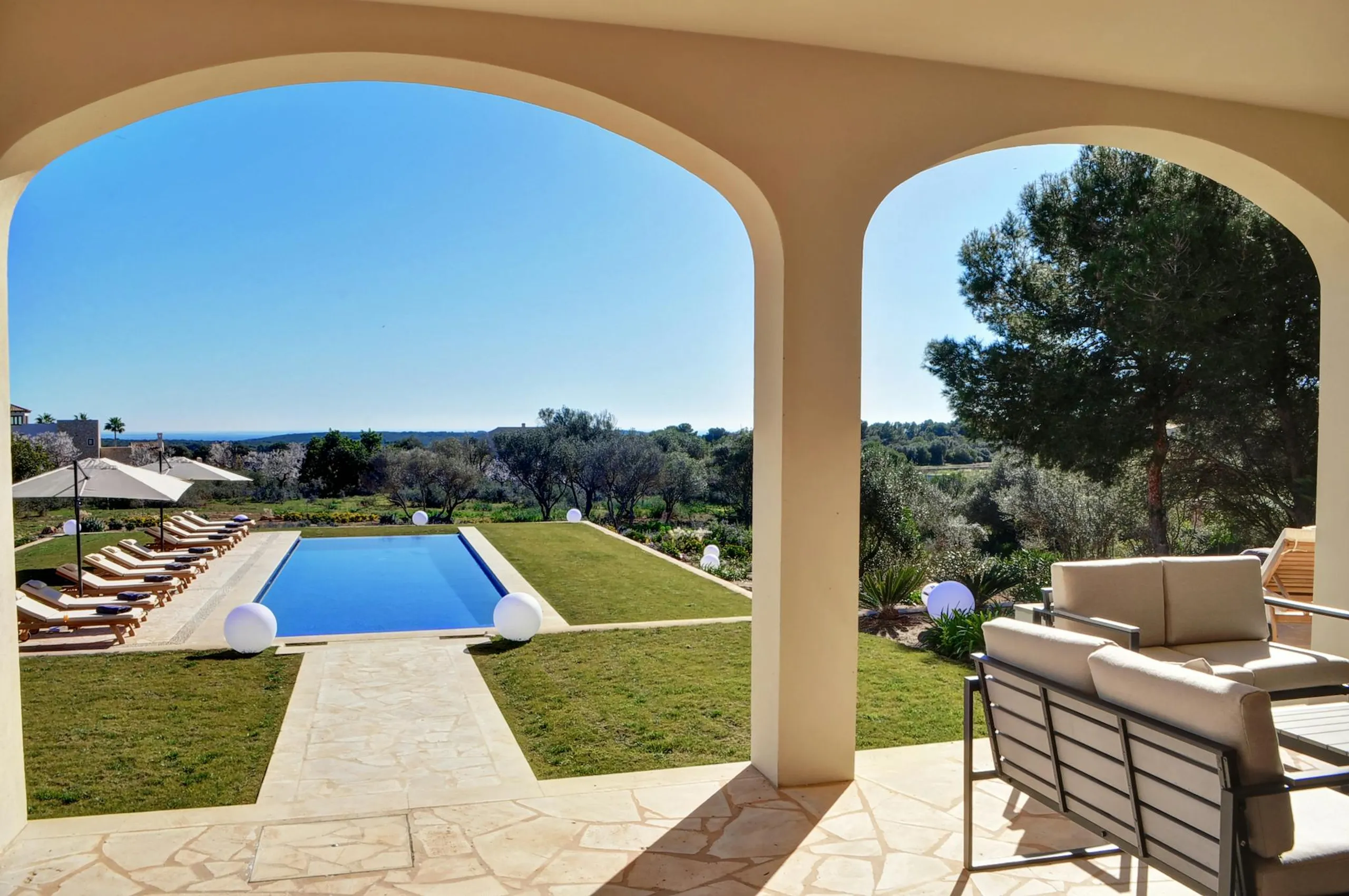 Majestic Mallorca Estate with Private Pool and Garden Grounds — photograph 5