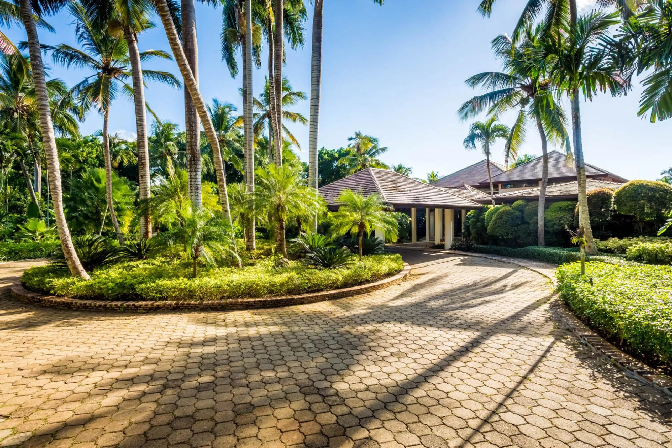Caribbean Oceanfront Villa with Pool and Stunning Views — photograph 6