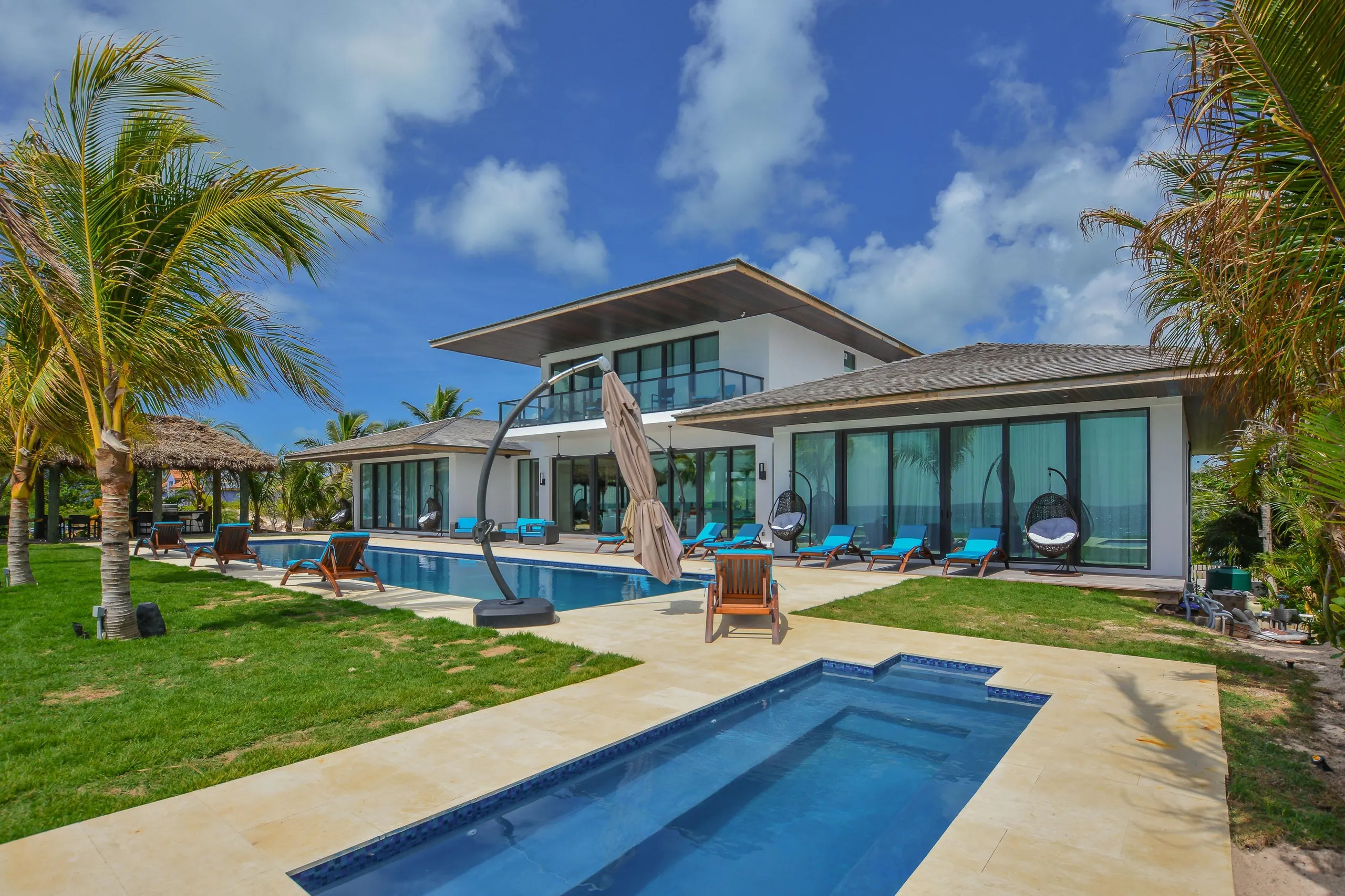 Exclusive Modern Luxury Oceanfront Estate in Bahamas with Private Pool — photograph 8