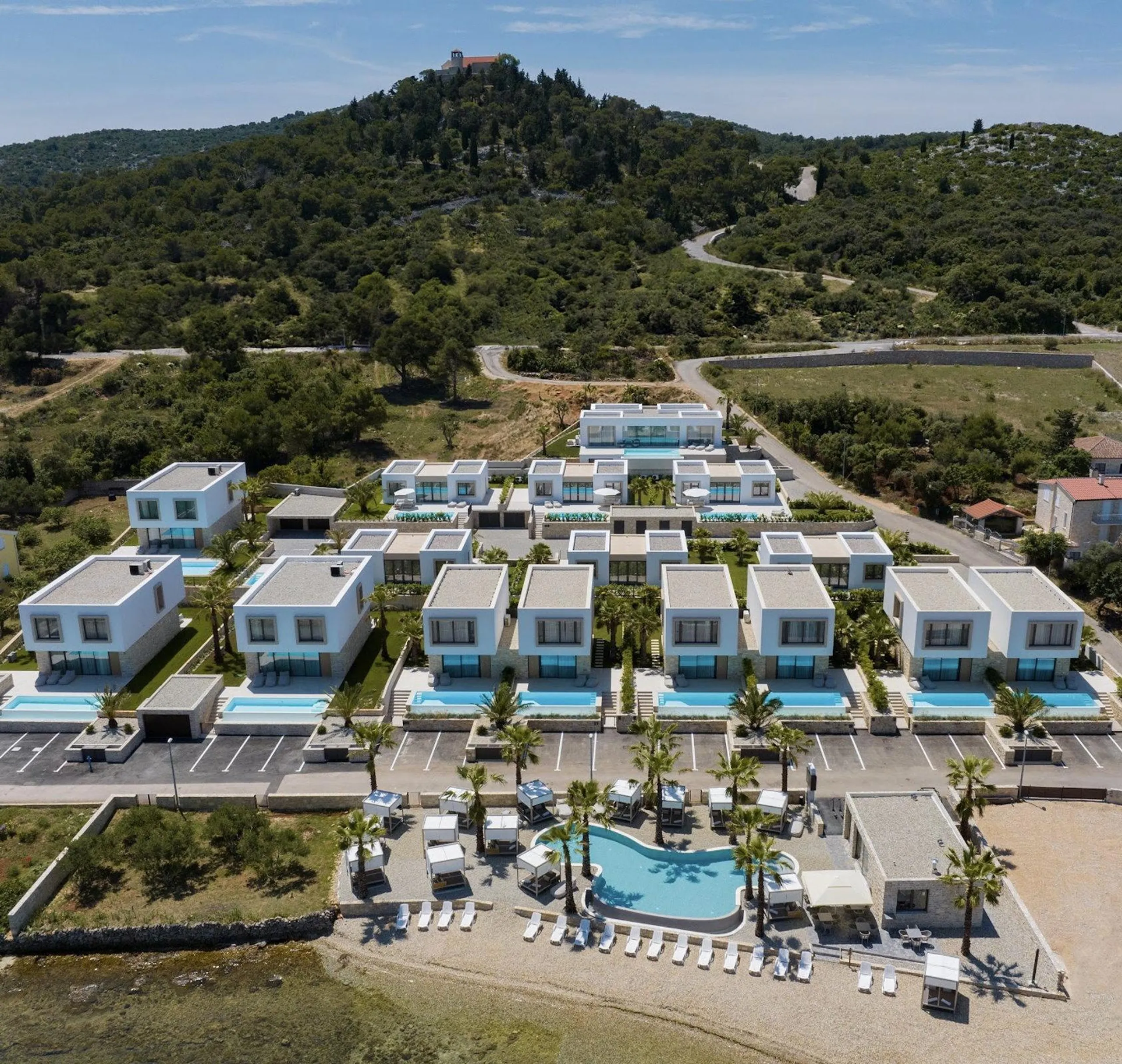 Plush Villa with Pool and Captivating Sea Views — photograph 9