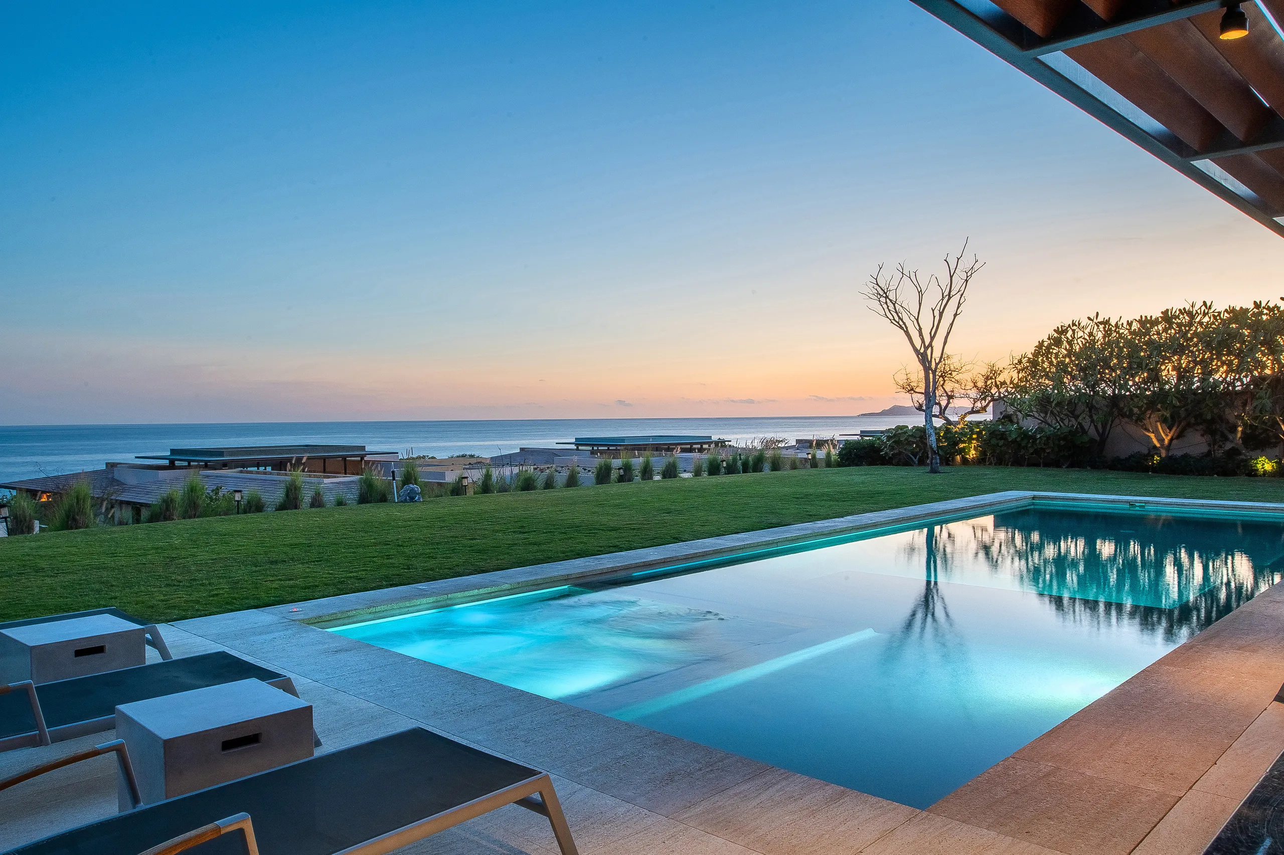 Exclusive Enclave Estate with Private Pool and Ocean Views — photograph 2