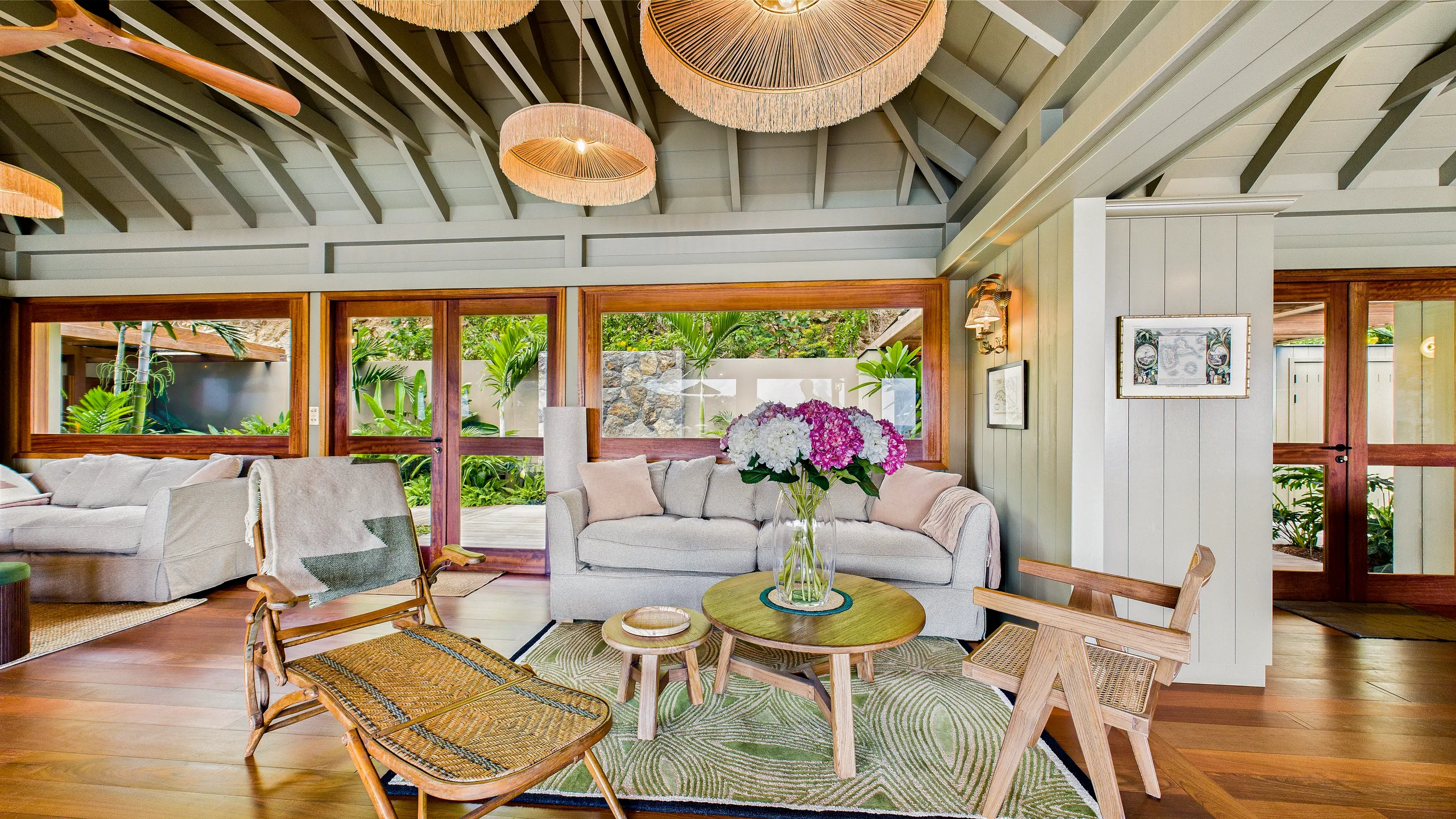 Chic St. Jean Villa with Heated Pool, Overlooking St. Jean — photograph 6