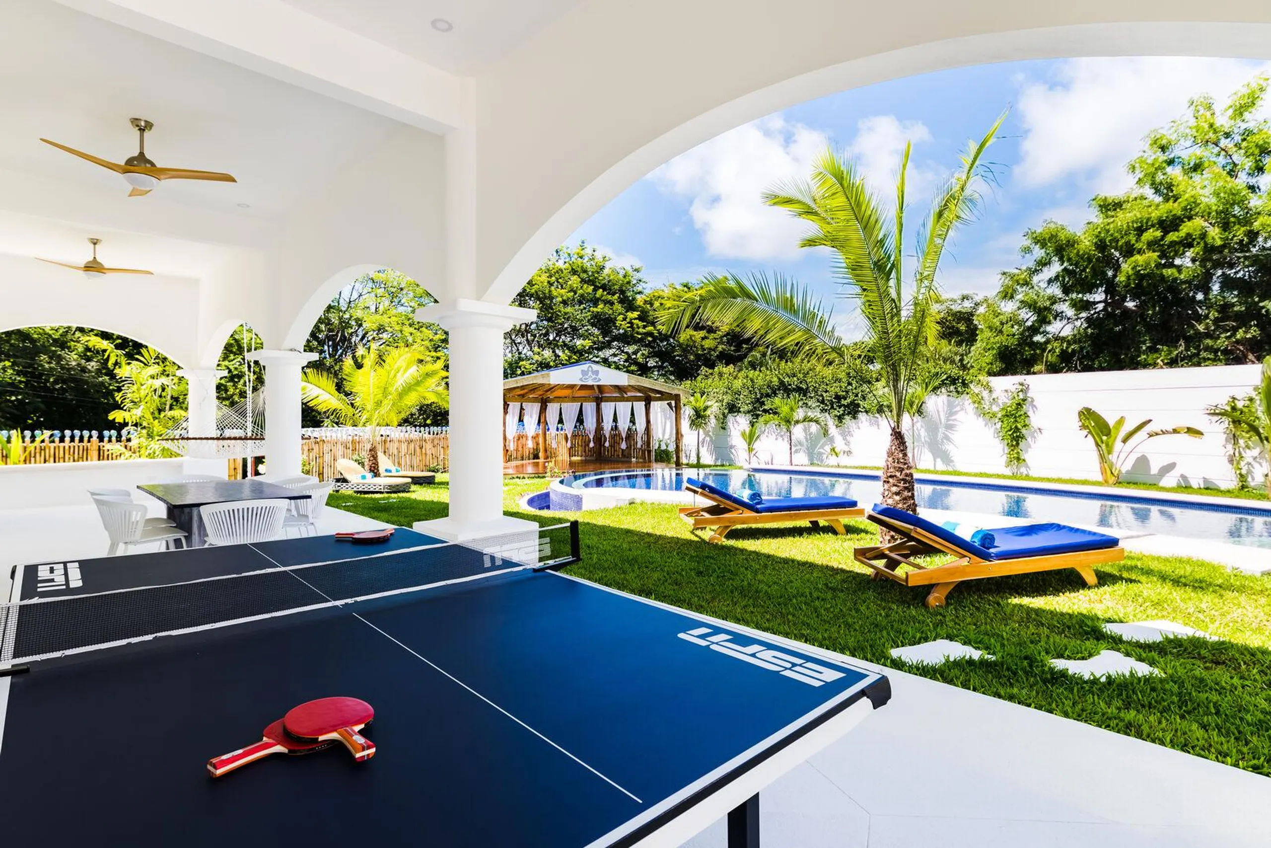 Regal Playa Langosta Villa with Gorgeous Pool and Garden Grounds — photograph 4