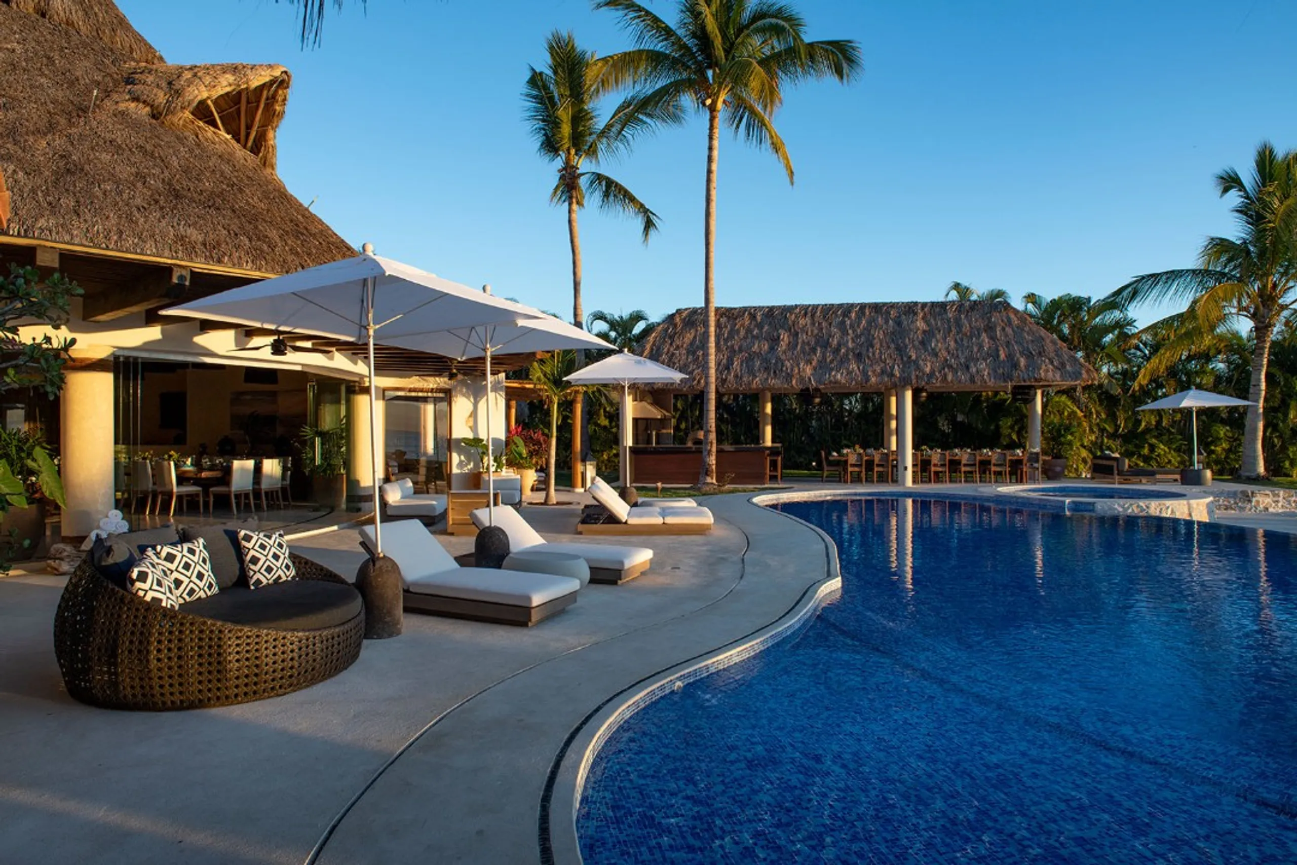 Resplendent La Punta Villa with Infinity Pool & Surf Break Access — photograph 6