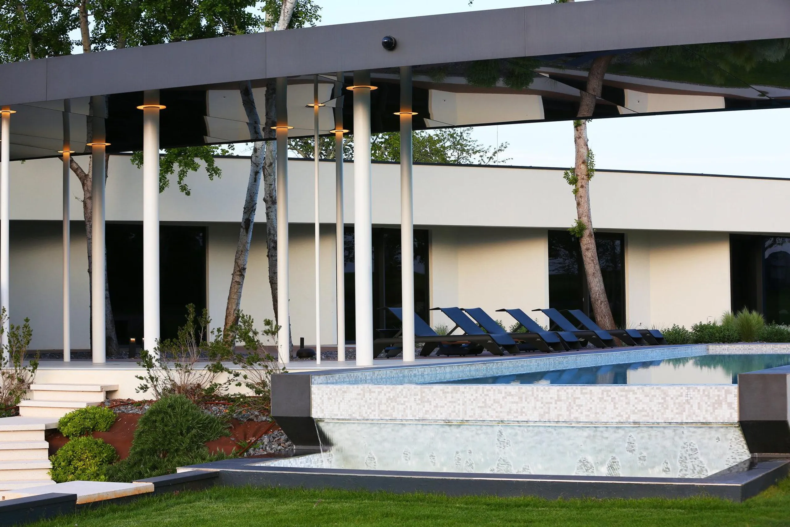 Exquisite Styled Villa with Private Pool, Gym and Sauna — photograph 11