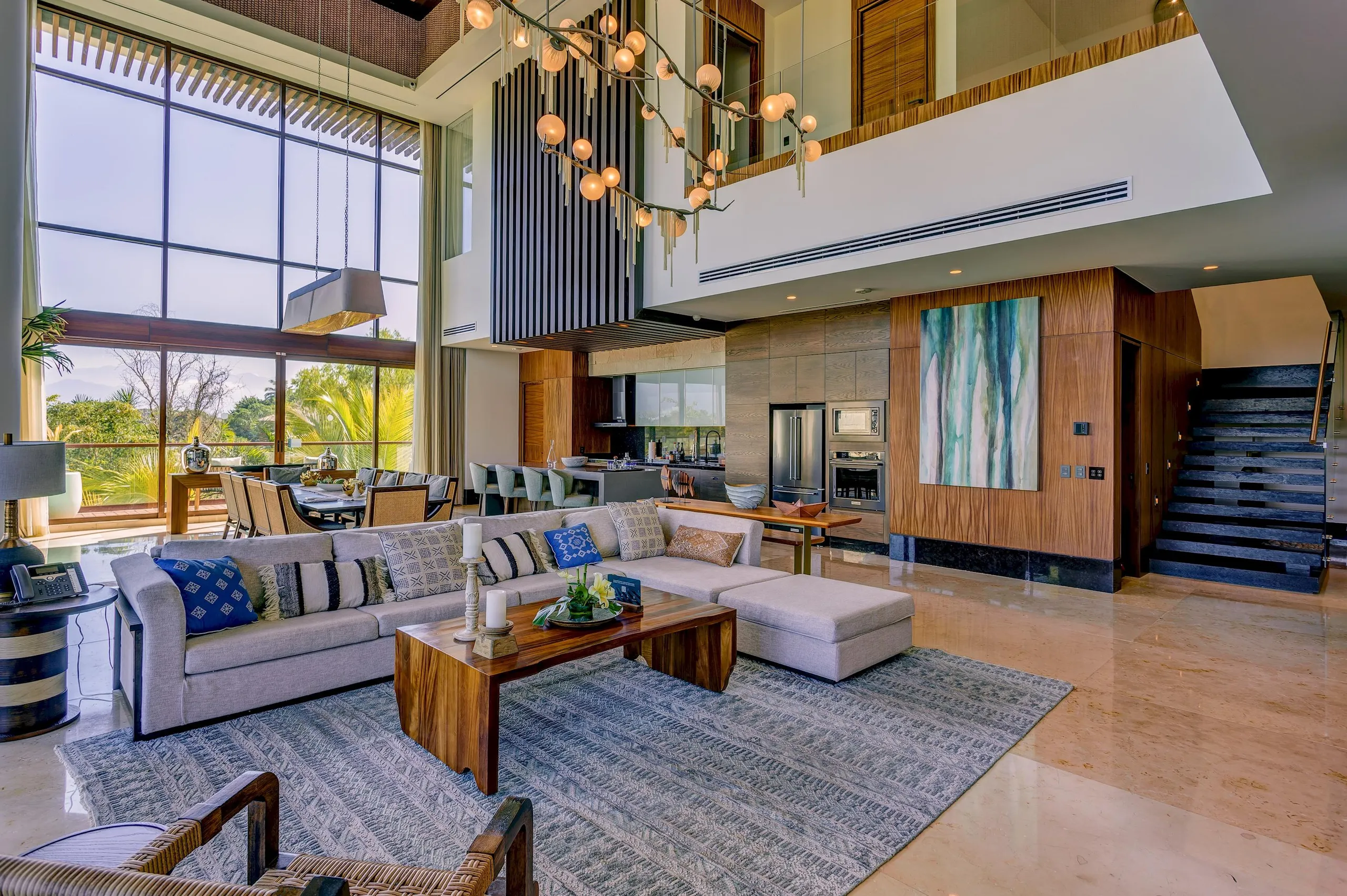 Azure Horizon Hideaway Estate with Resort Access — photograph 4