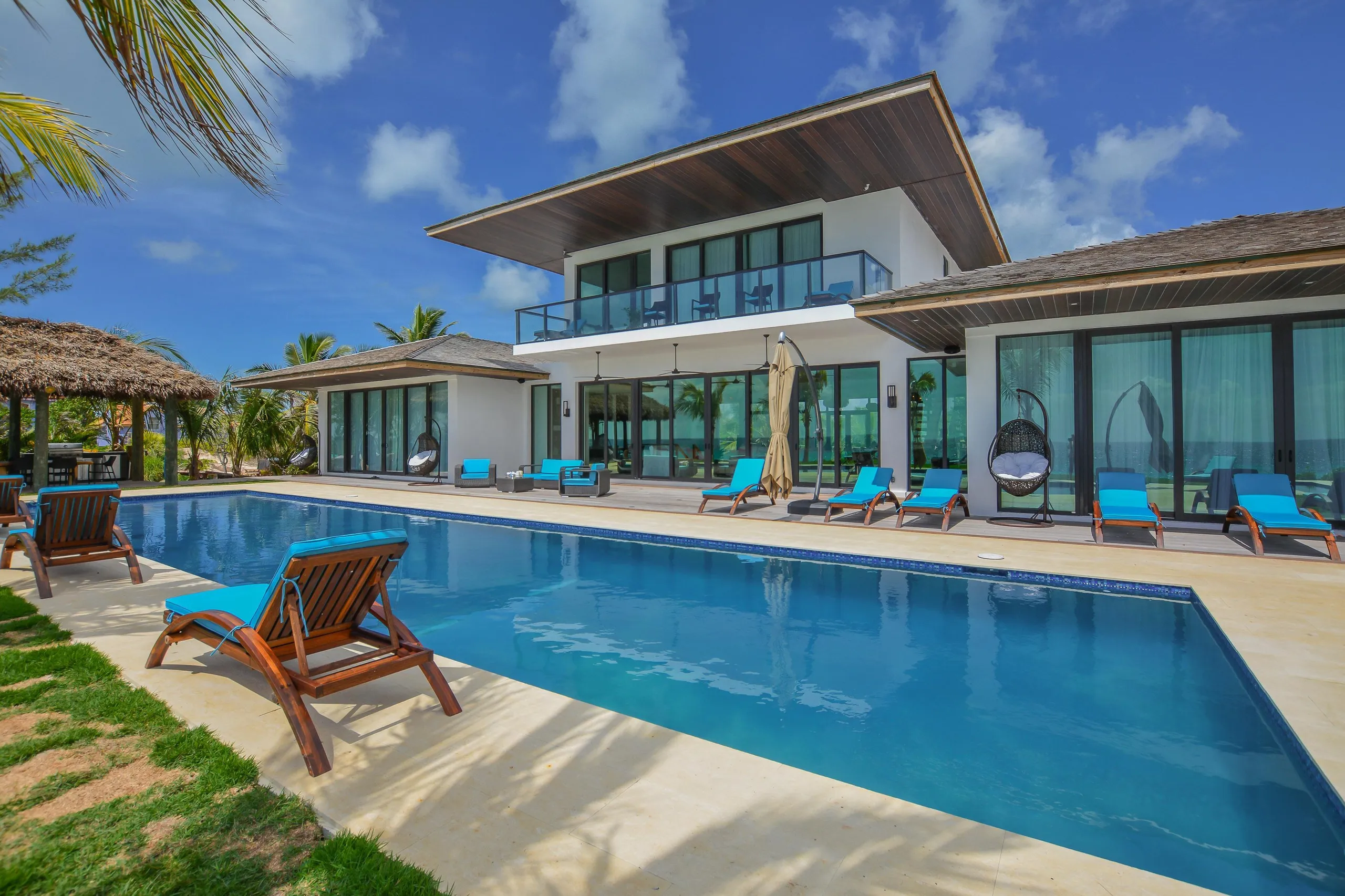 Exclusive Modern Luxury Oceanfront Estate in Bahamas with Private Pool — photograph 3
