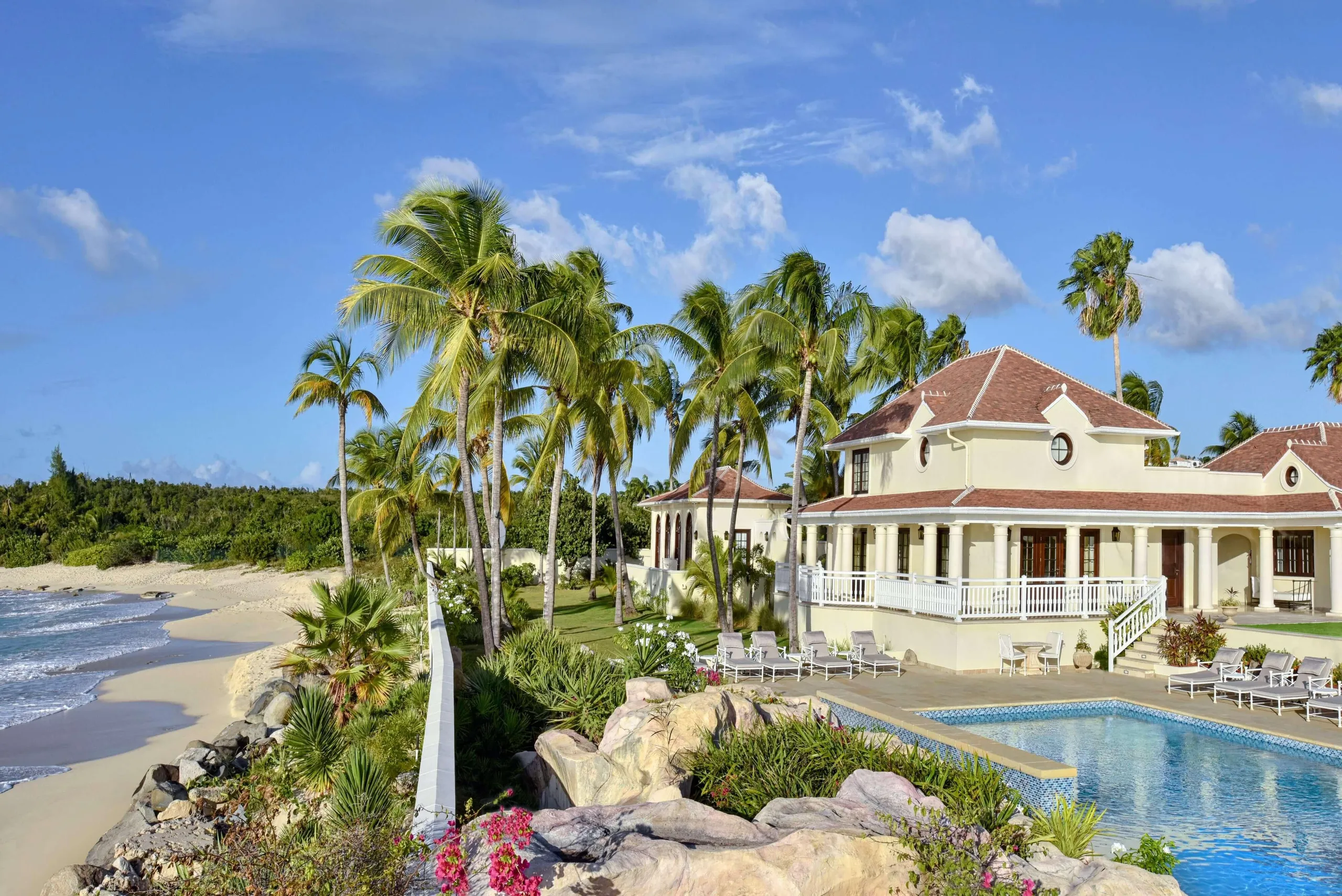 Elegant Private Beachfront Estate with Large Private Pool and Ocean Views — photograph 8
