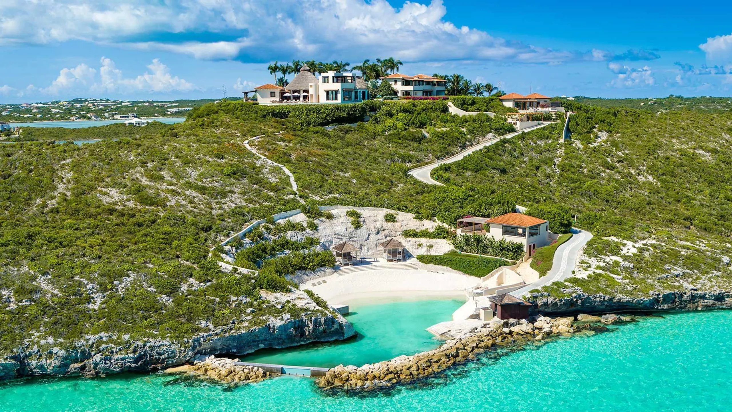 Hilltop Grand Luxury Estate with 360 Degree Views Infinity Pool and Private Cove — photograph 3
