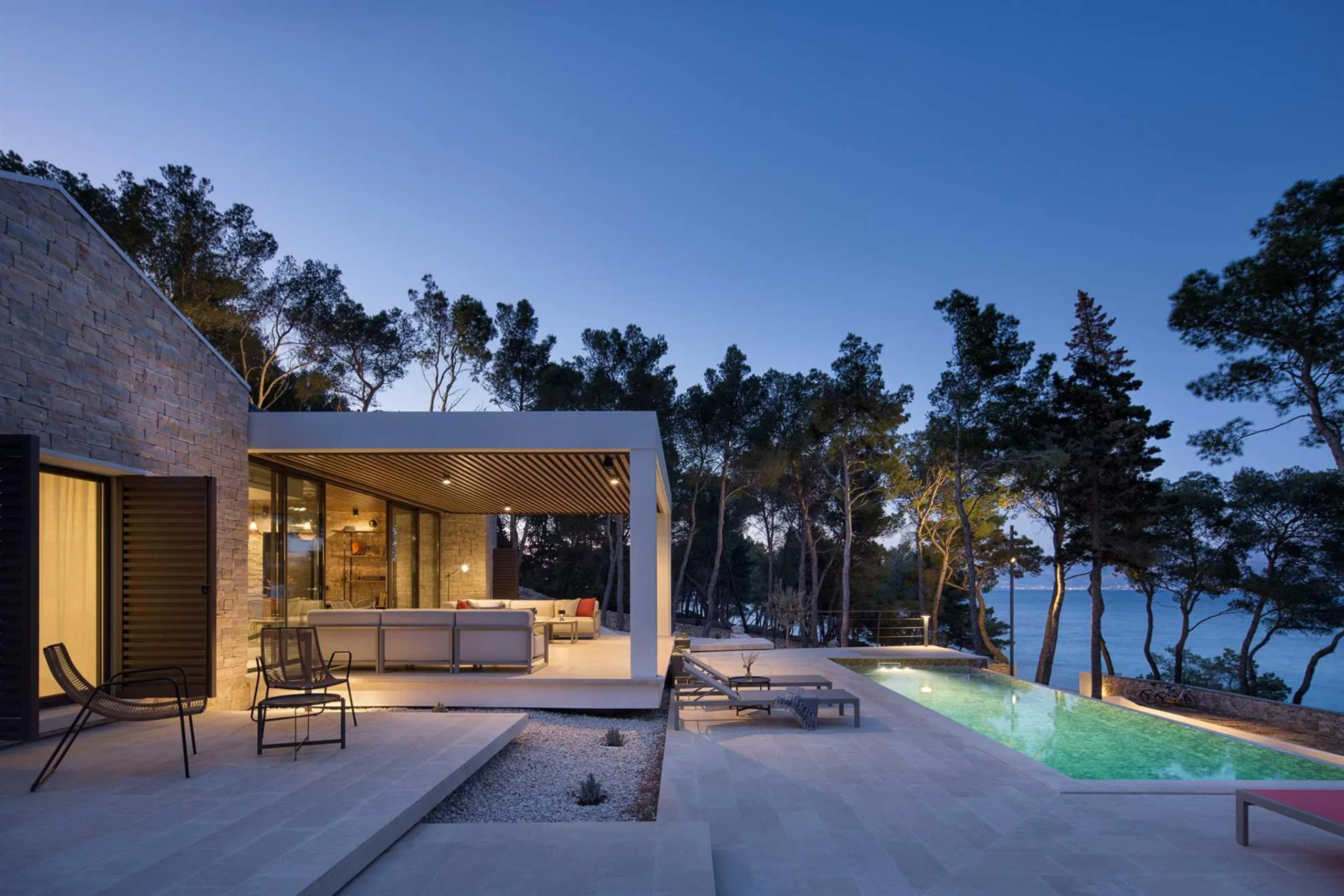 Exhilarating Beachfront Villa Haven with Private Infinity Pool in Charming Sutivan, Brac, Sutivan