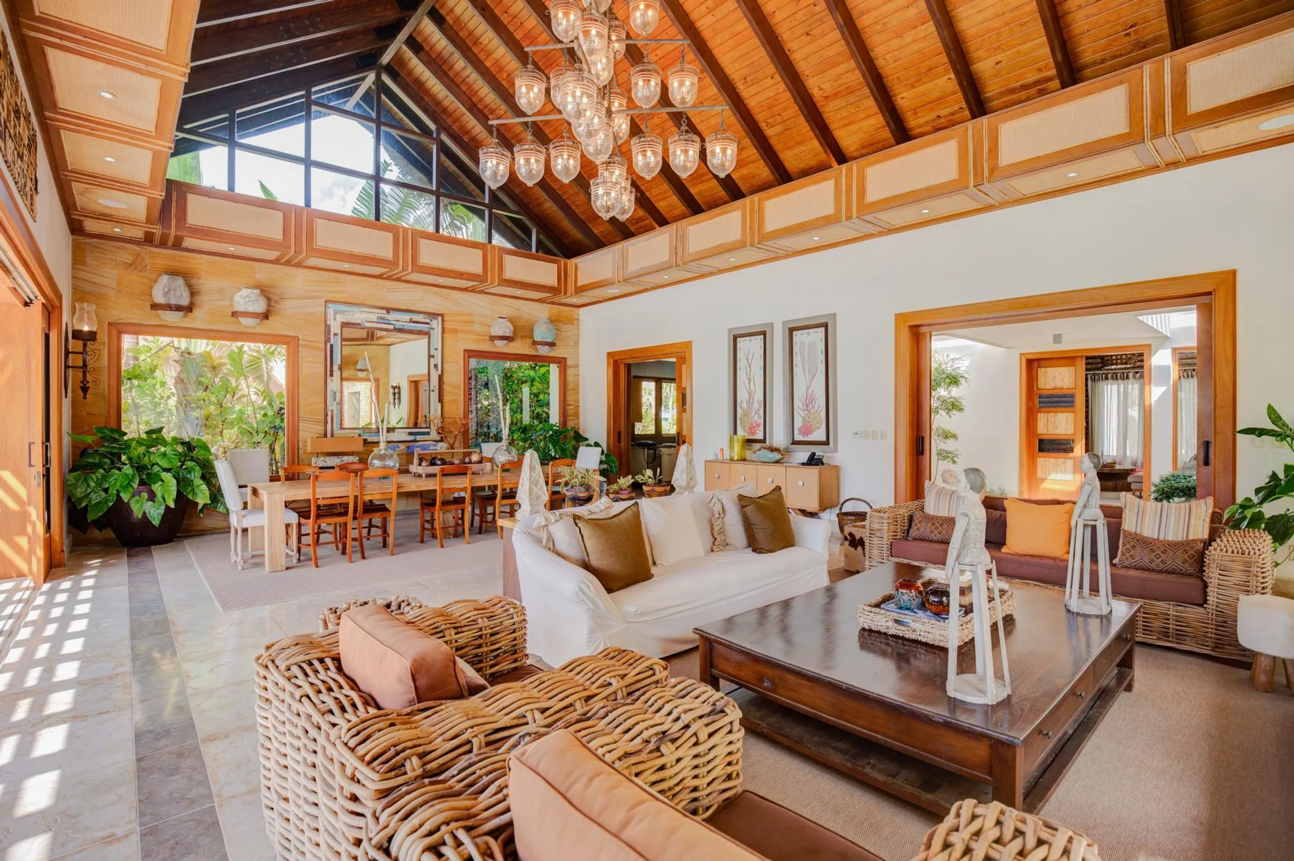 Alluring Four Bedroom Tropical Designed Villa with Private Pool and Greenery — photograph 6