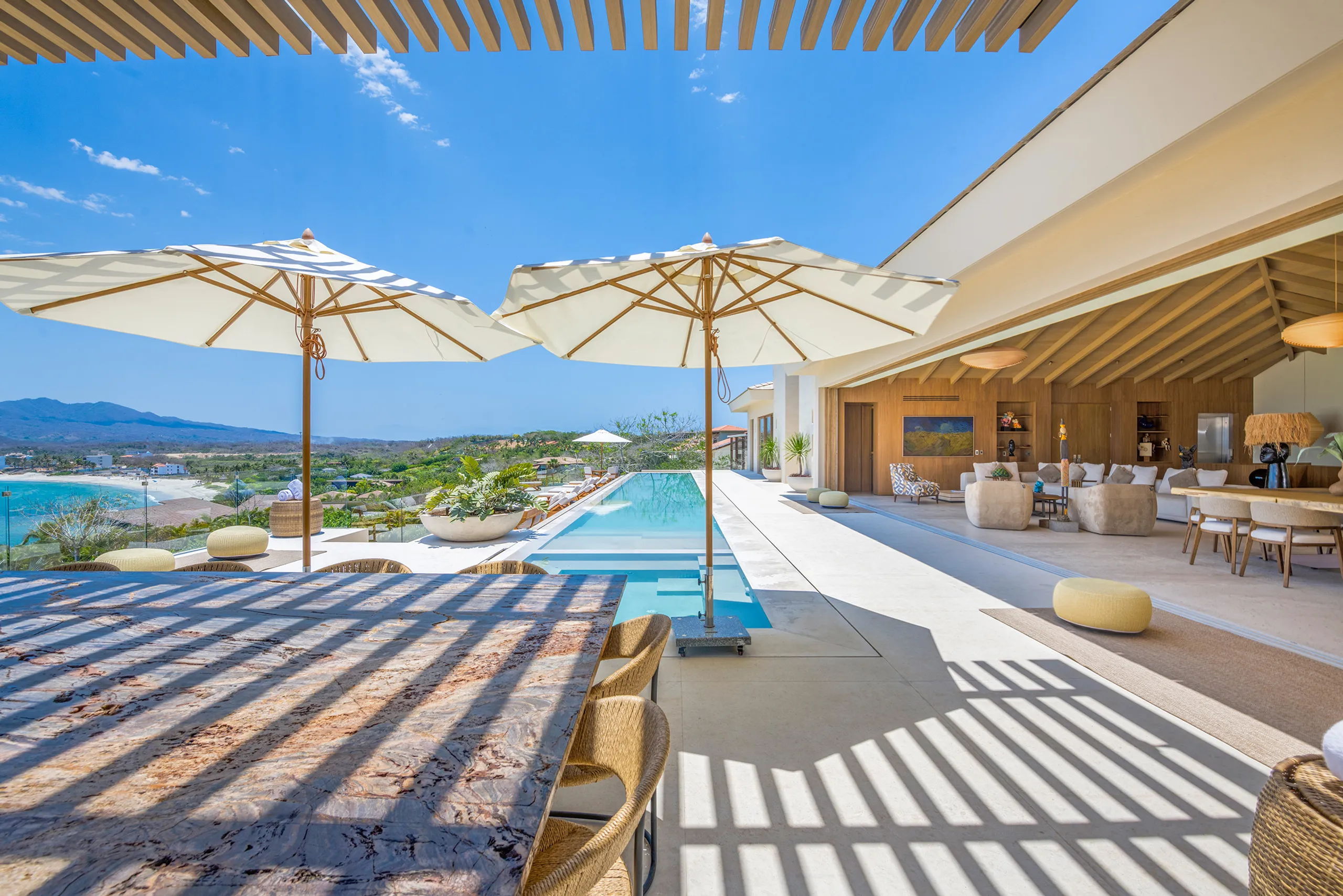 Prestigious Oceanfront Villa with Heated Pool and Jacuzzi — photograph 5