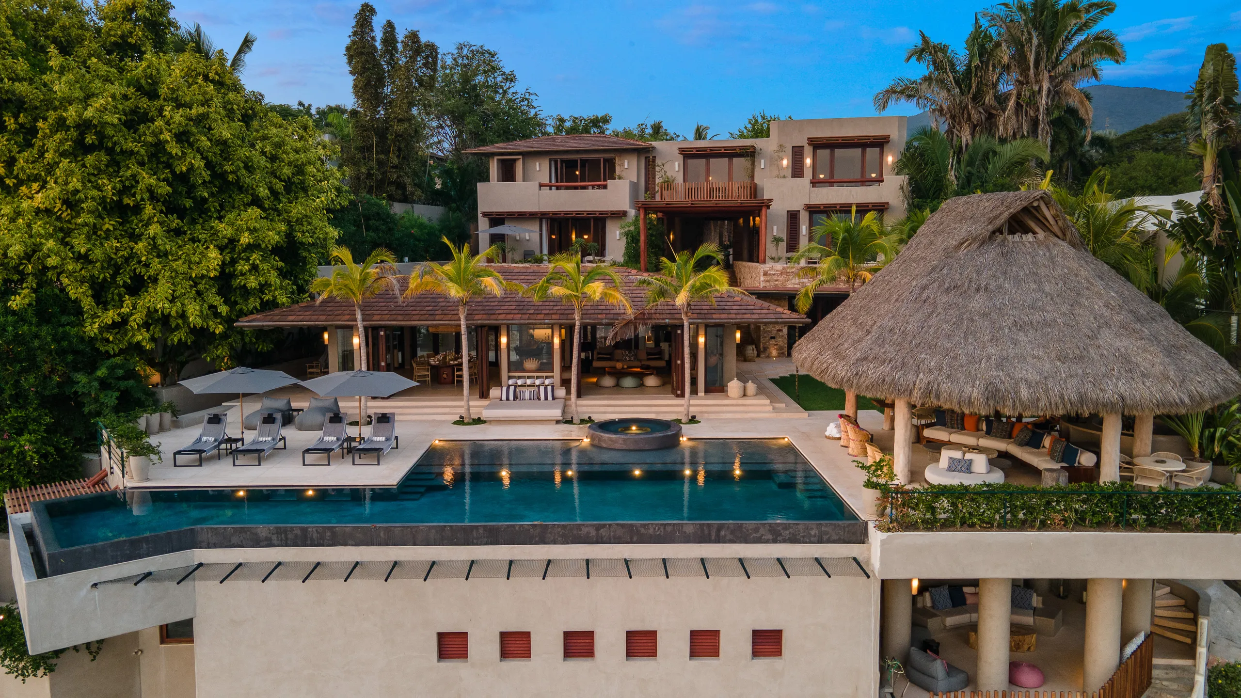 Exquisite Punta de Mita Villa with with Private Beach, Infinity Pool & Oceanfront Living — photograph 7