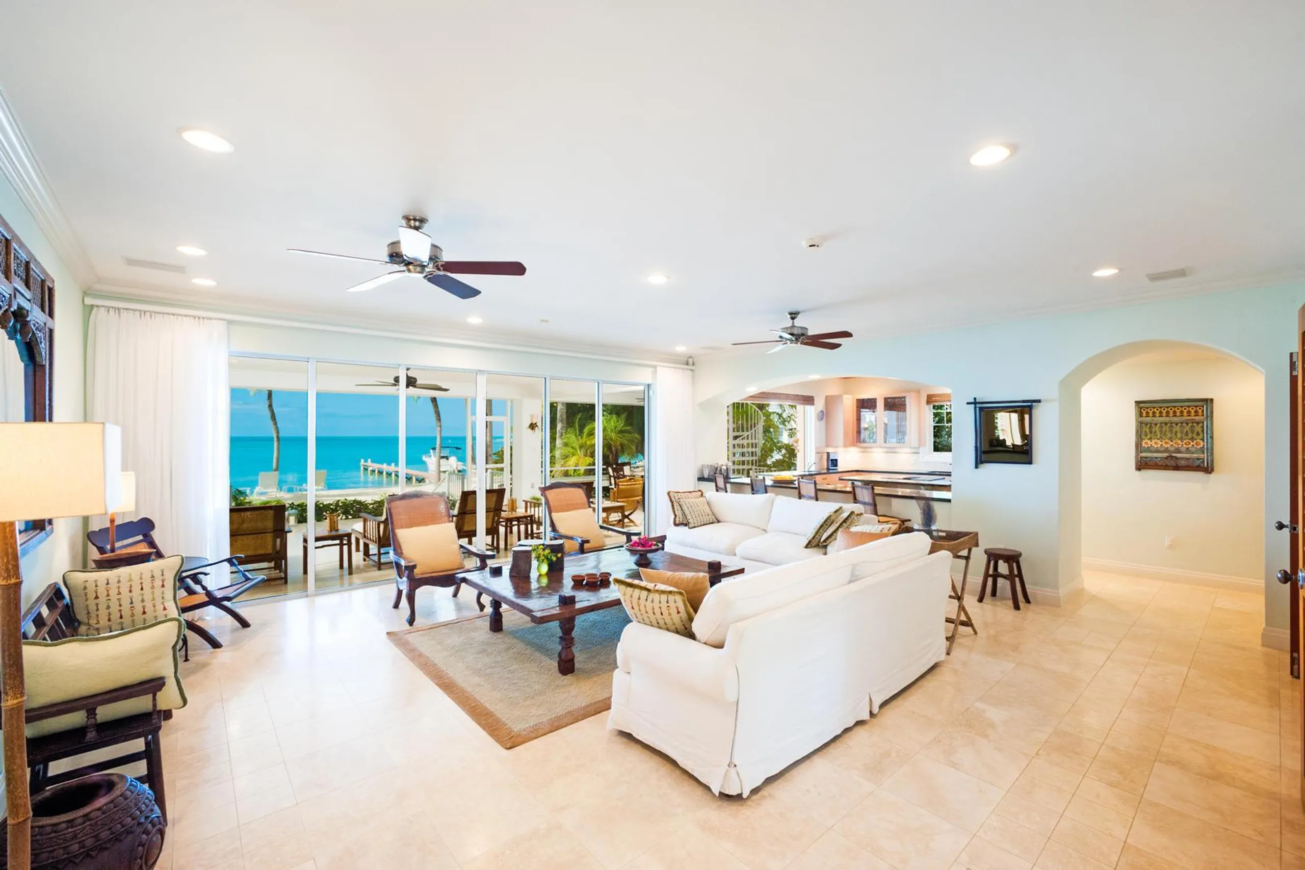 Elegant Cayman Kai Beach Front Estate with Incredible Ocean Views — photograph 11