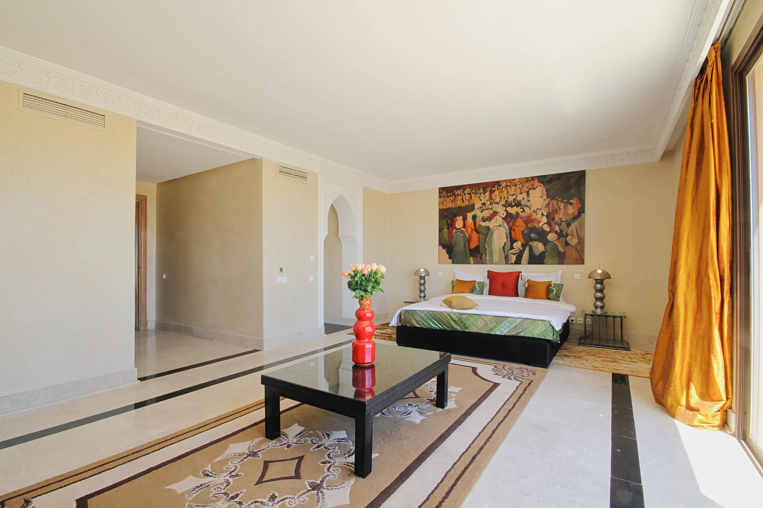 Statuesque Spacious Villa with Infinity Pool and Mountain Views — photograph 10