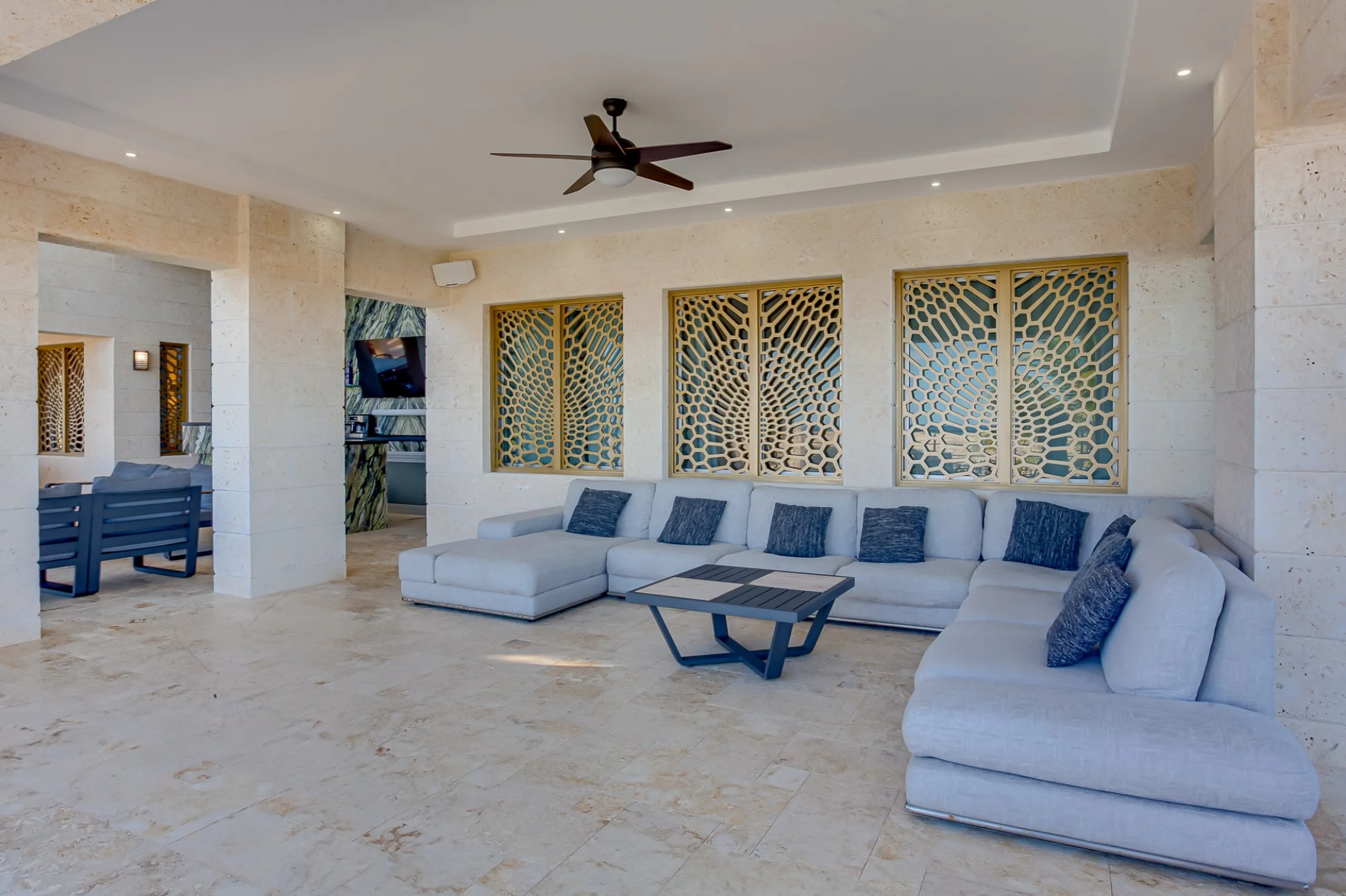 Majestic 11-Bedroom Beachfront Villa with Private Infinity Pool, and Private Beach — photograph 9