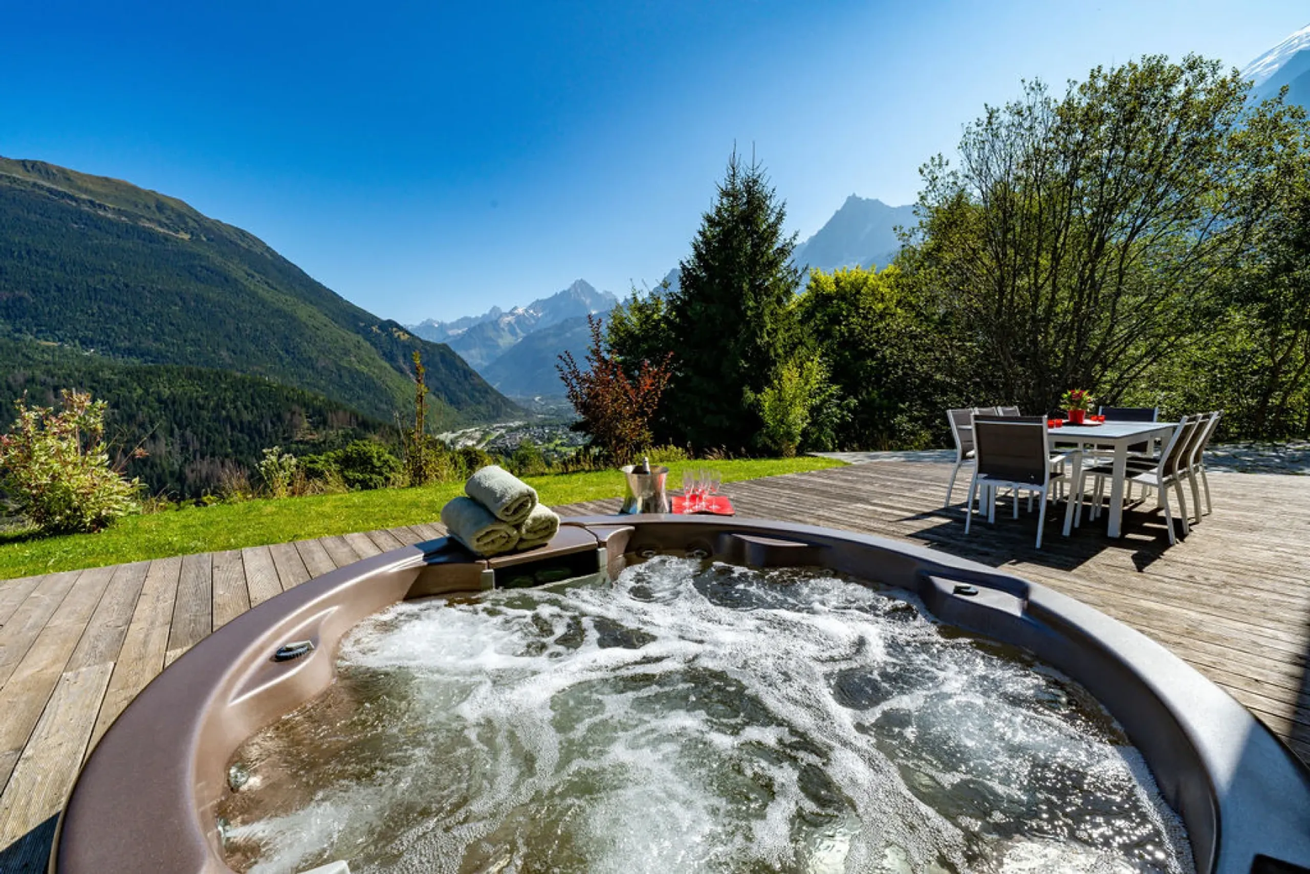 Historic Ski-In/Ski-Out Farmhouse with Spa, Jacuzzi, and Panoramic Mont Blanc Views — photograph 4