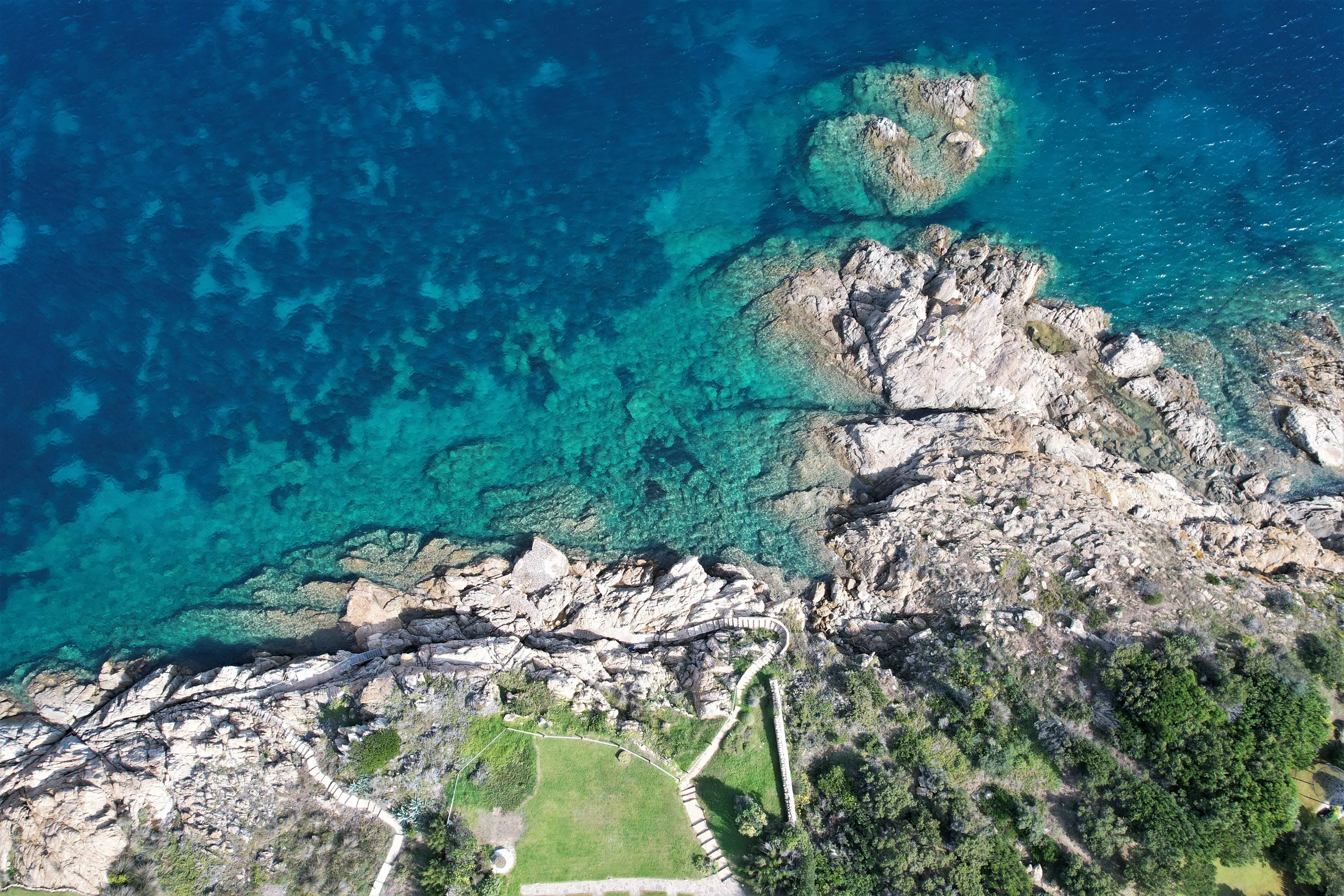 Charming Beachfront Villa With Breathtaking Views — photograph 9