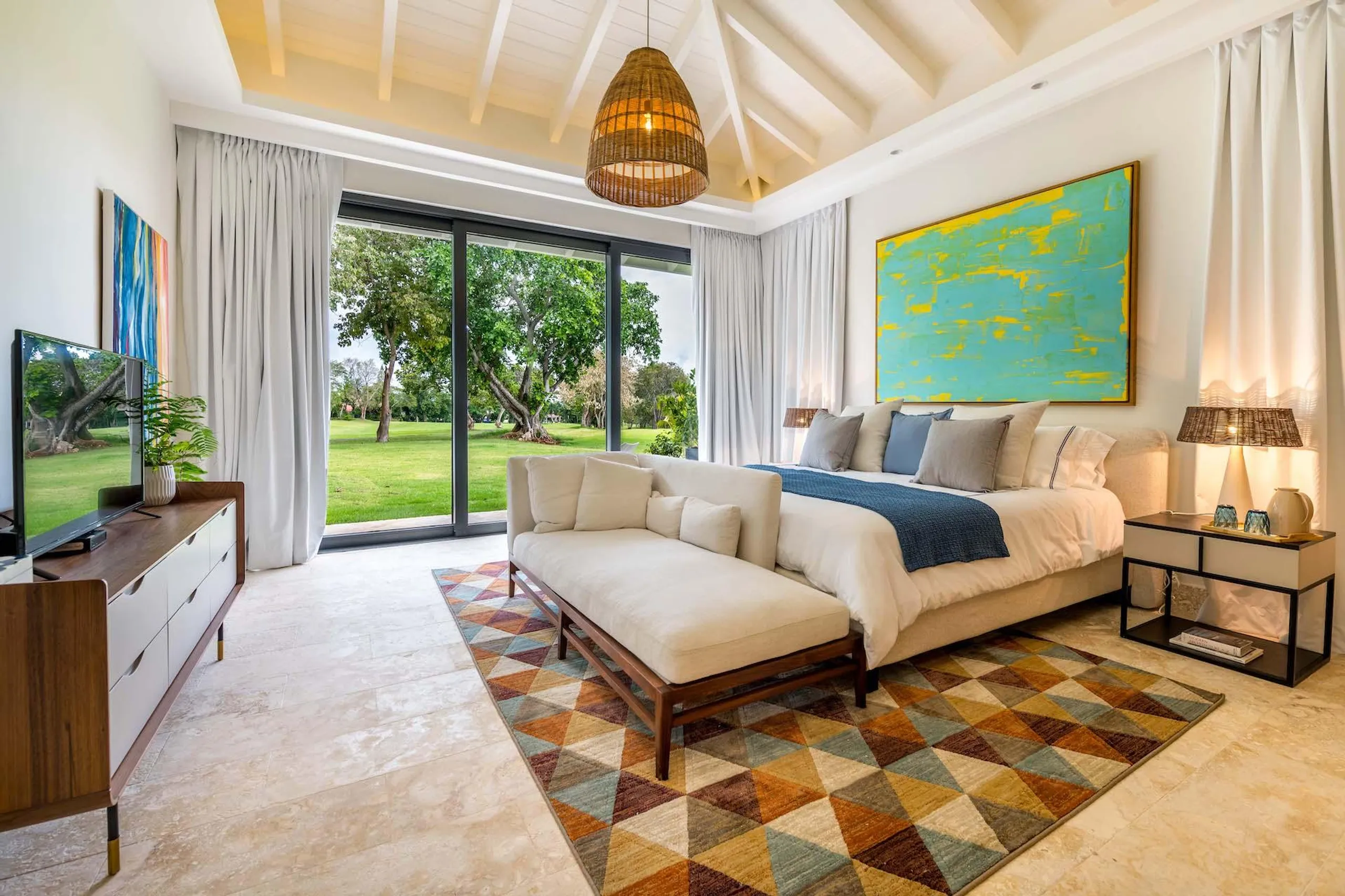 Resplendent 5BR Villa near Minitas Beach, La Marina, and La Romana Country Club — photograph 11