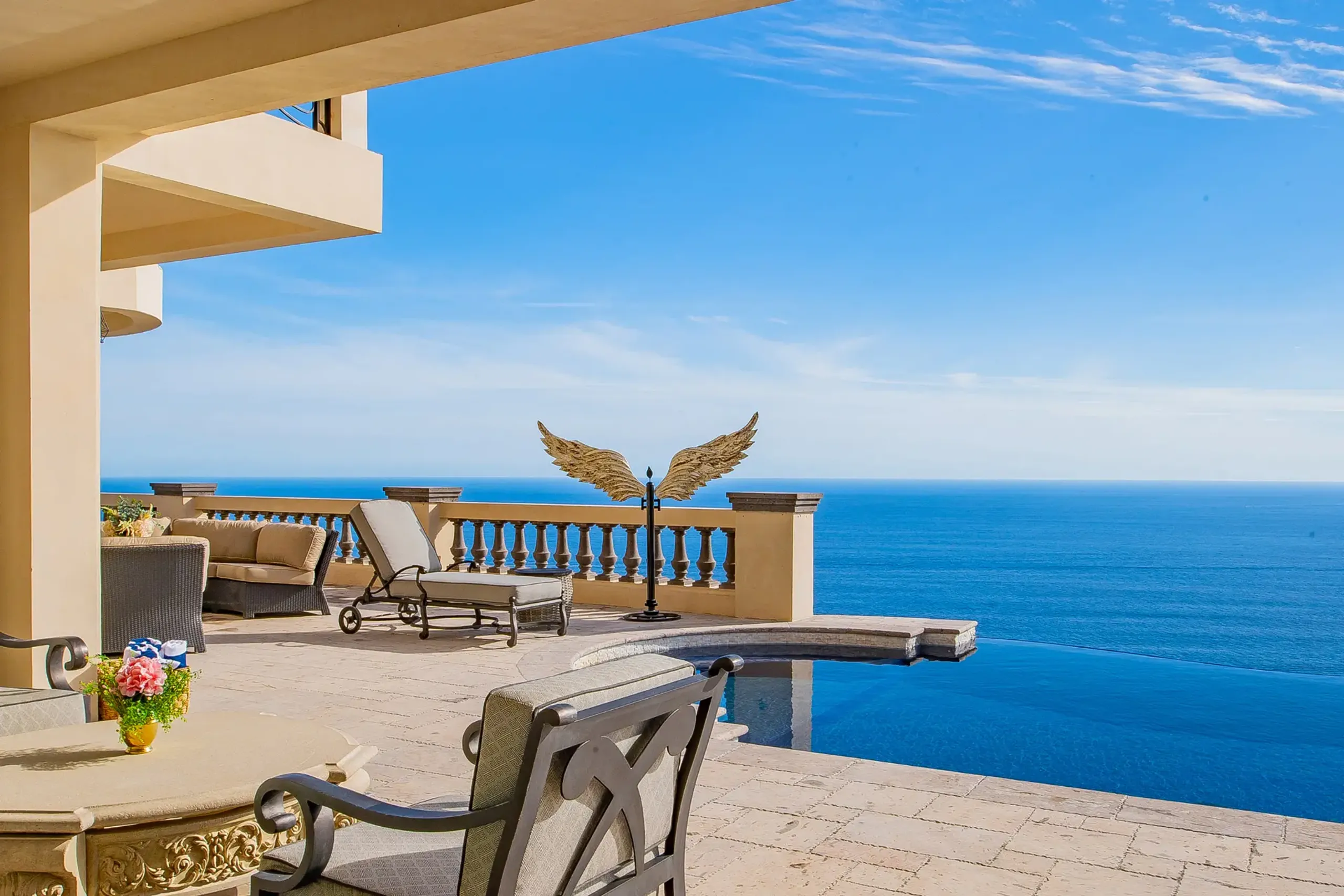 Exquisite Hillside Villa in Pedregal with Private Pool and Pacific Ocean Views — photograph 6