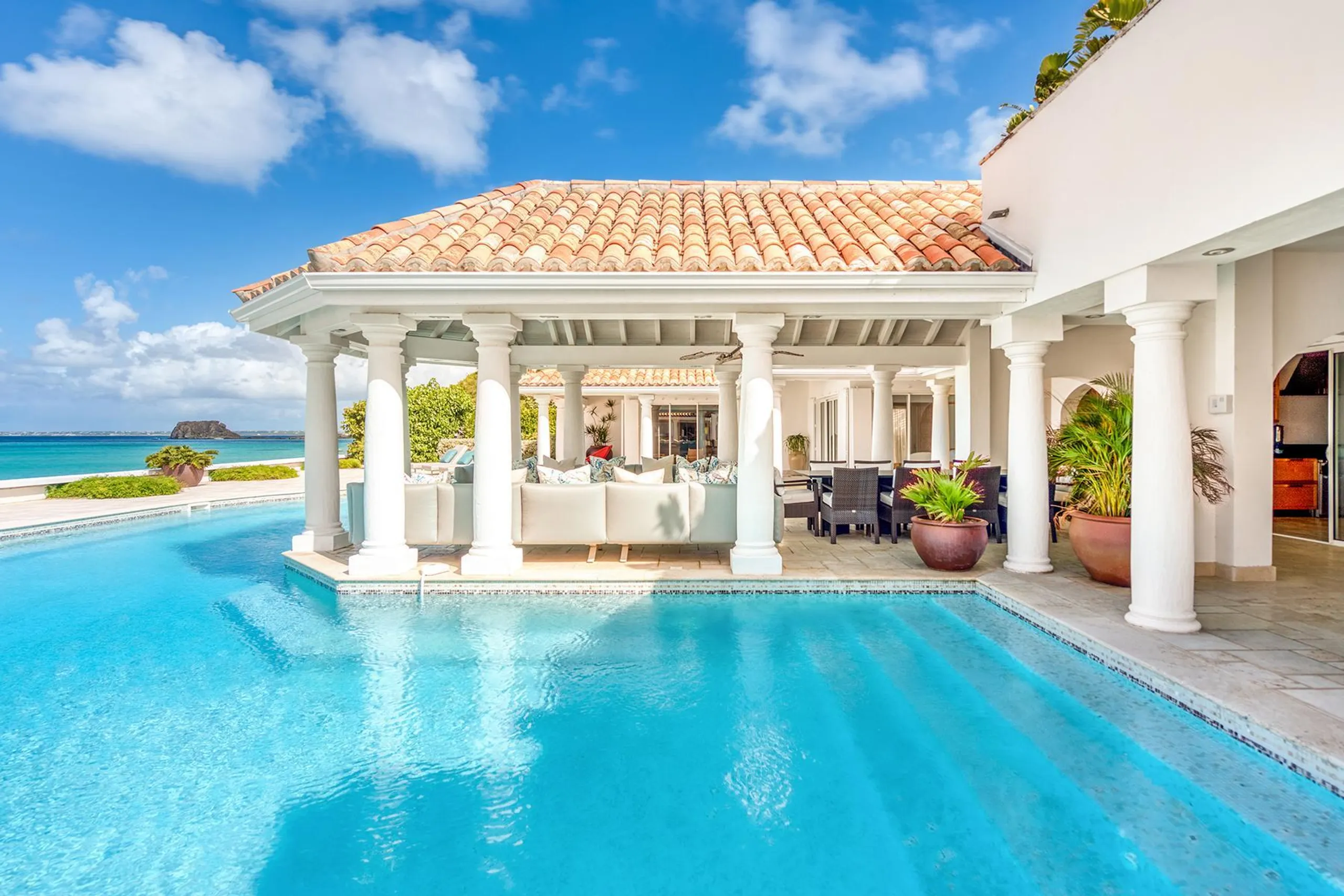 Serene Contemporary Ocean Front Villa with Private Pool and Ocean Views — photograph 8