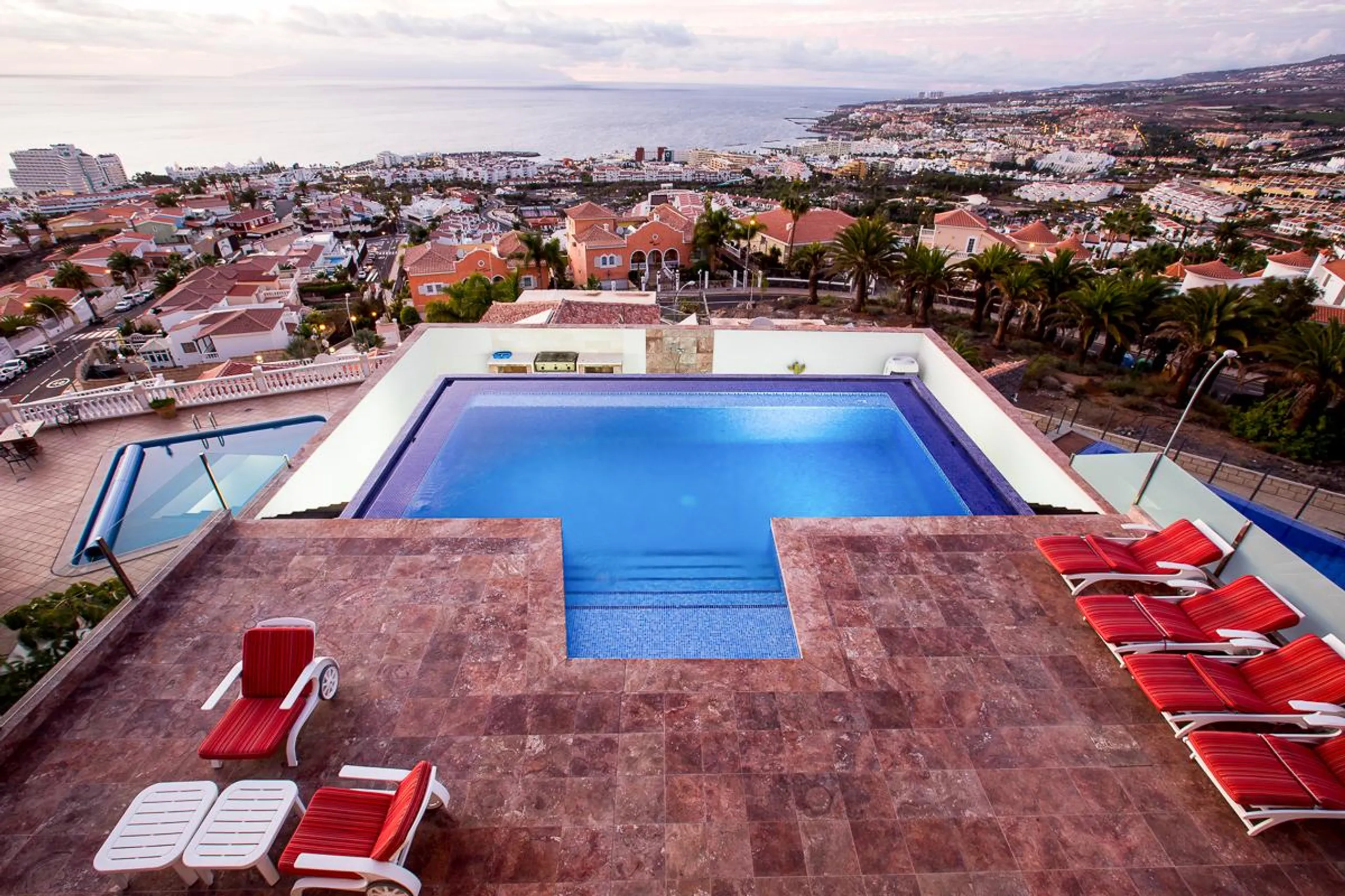 Modern Oceanview Villa with Private Pool, Jacuzzi, and Panoramic Ocean Views — photograph 12