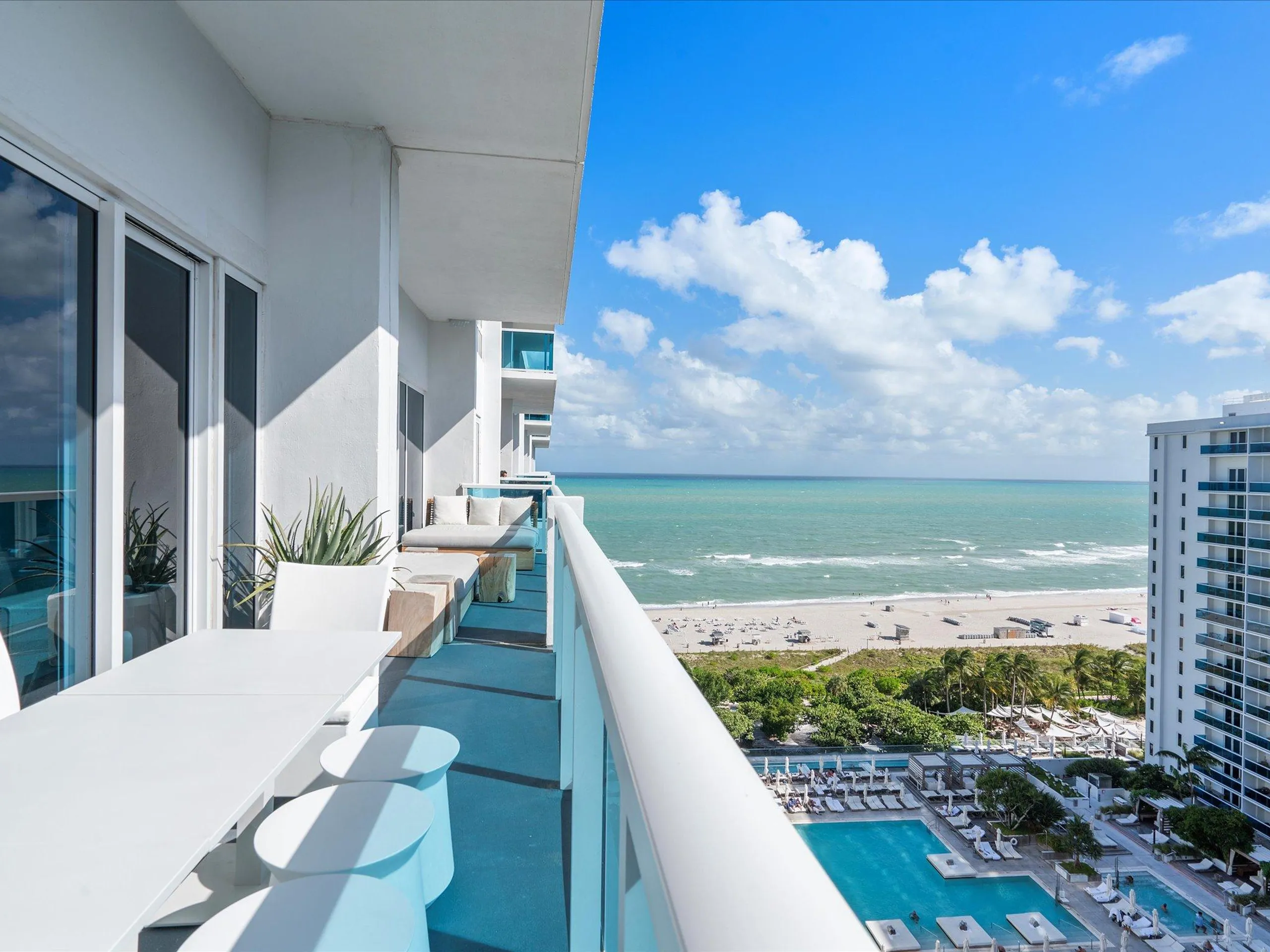 Elegant Oceanview Retreat with Walks to Beach. — photograph 2