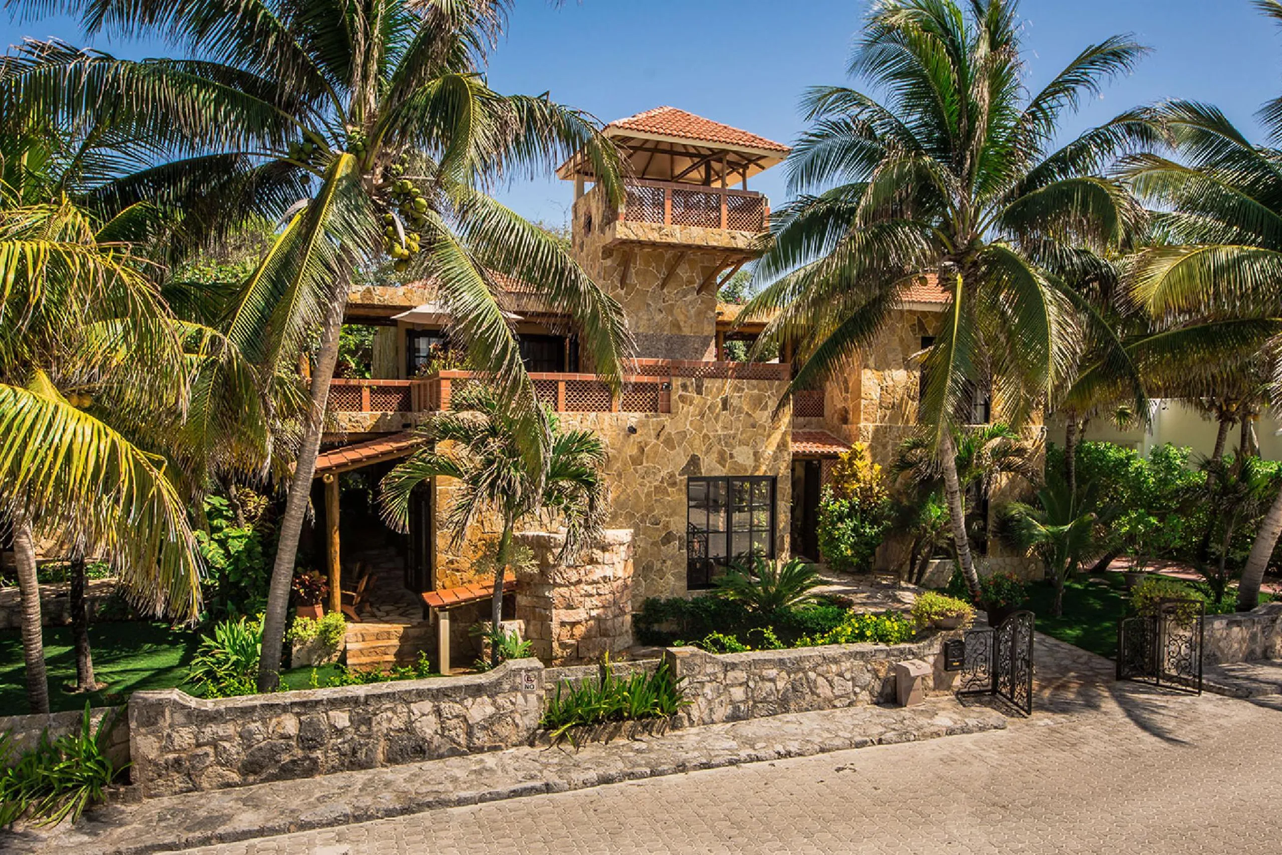 Playa del Carmen Architectural Estate with Private Pool, Ocean Views and Lush Gardens, Playa del Carmen