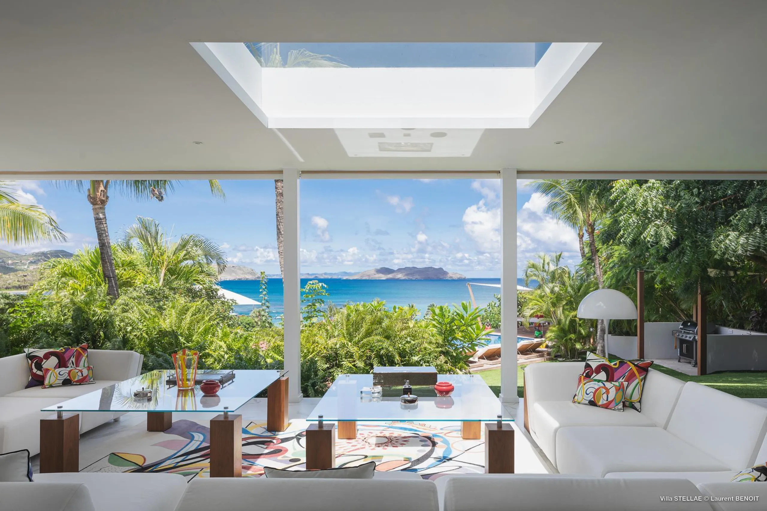 Extraordinary Luxury Estate with Infinity Pool and Sweeping Ocean Views — photograph 9