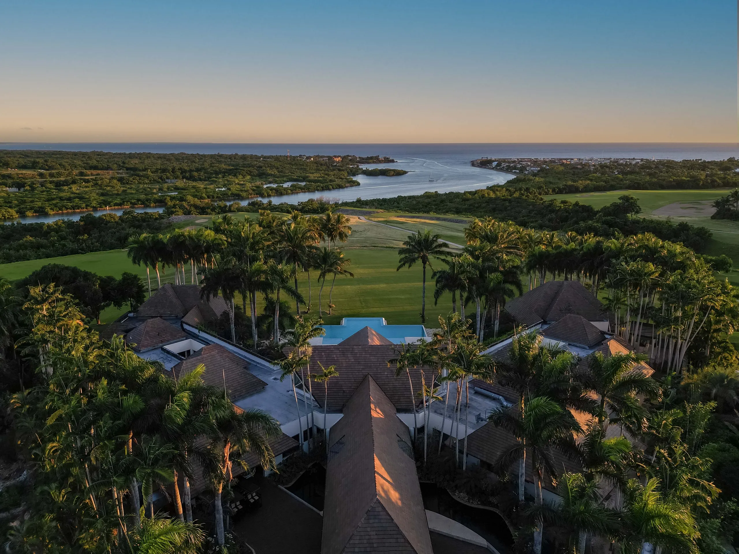 Outstanding Oceanview Villa with Gorgeous Pool — photograph 8