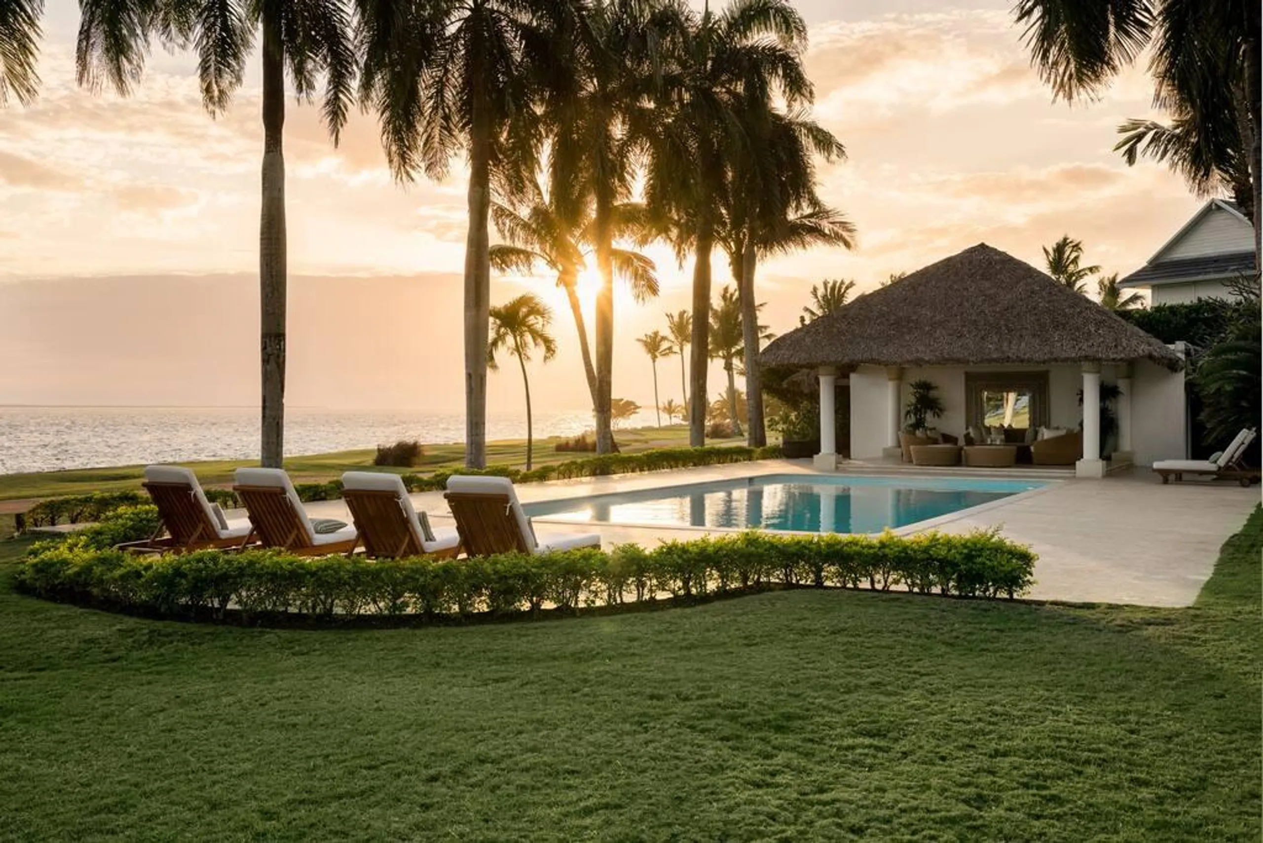Breathtaking Oceanside Villa with Private Pool, Gazebo and Walks to Beach — photograph 8