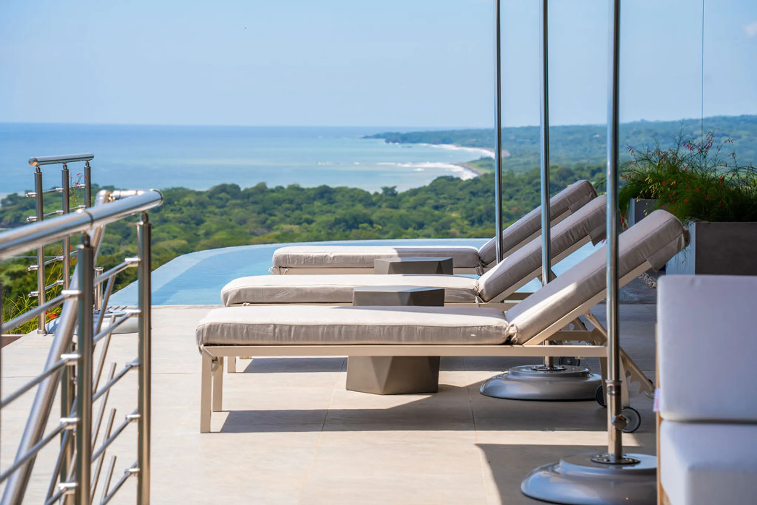 Spectacular Oceanview Villa with Pivate Pool & 180° Ocean Views — photograph 4